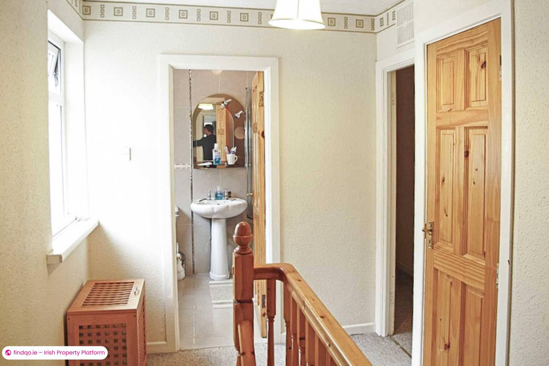 Semi-detached house for Sale in Dublin 18