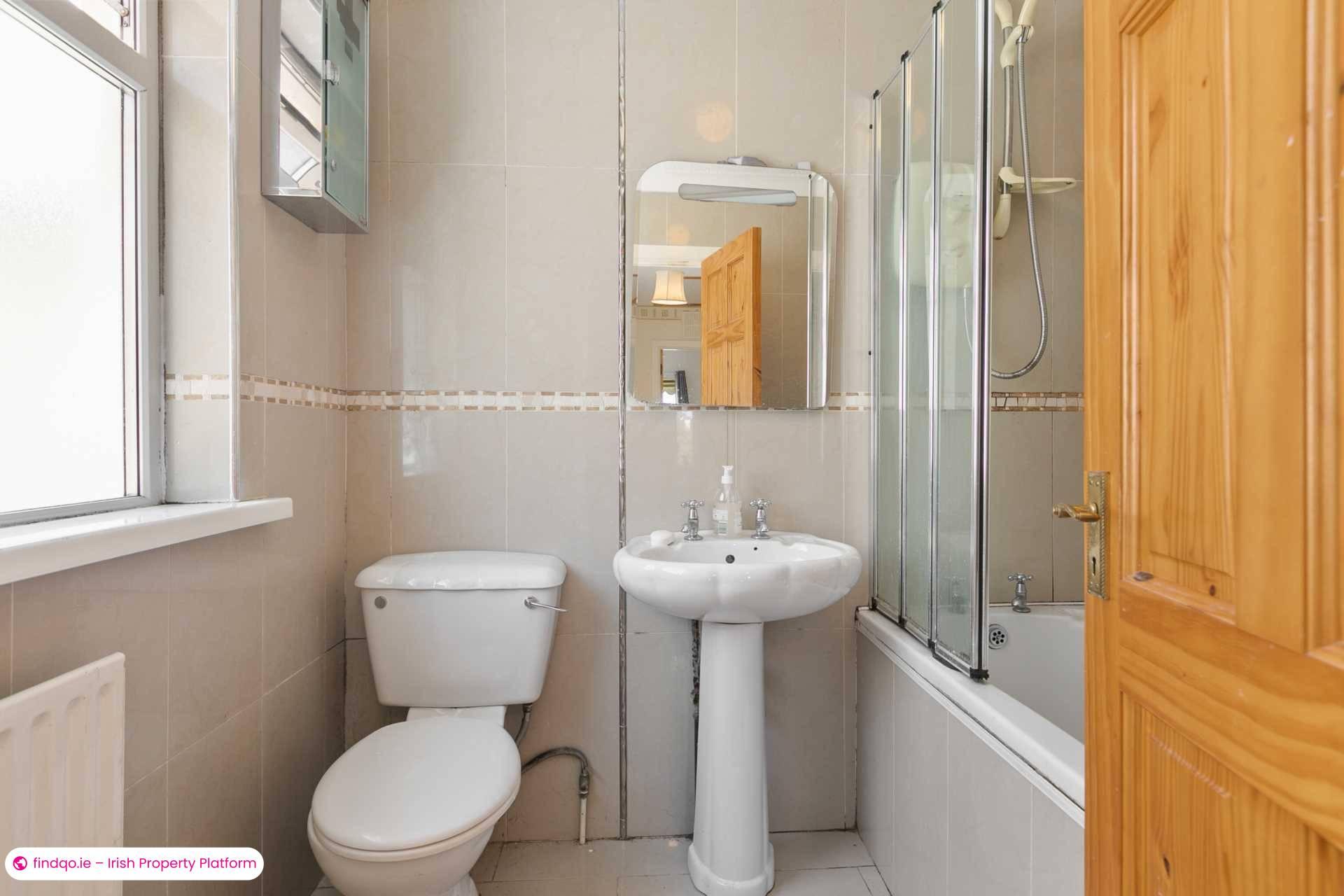 Semi-detached house for Sale in Dublin 18