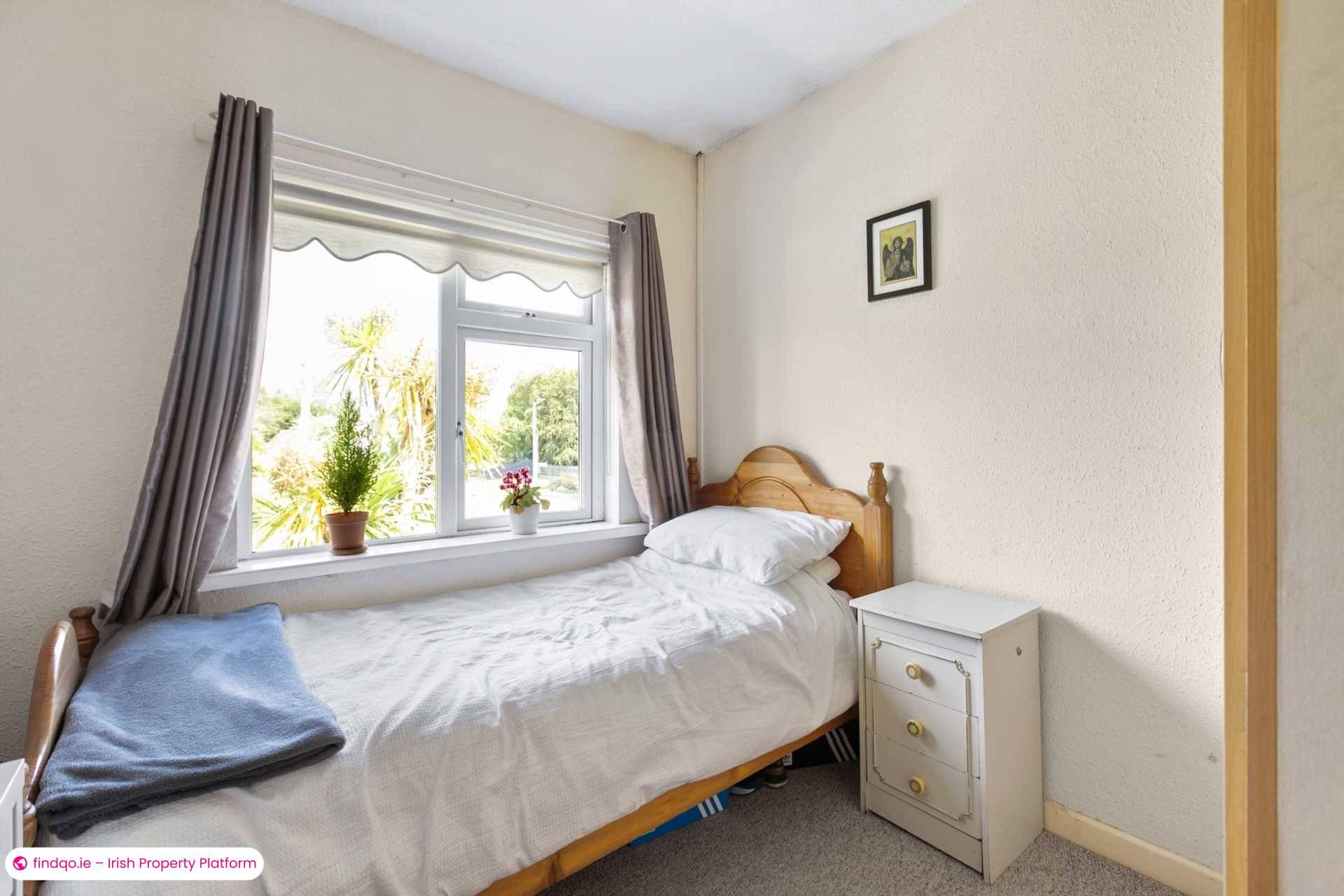 Semi-detached house for Sale in Dublin 18