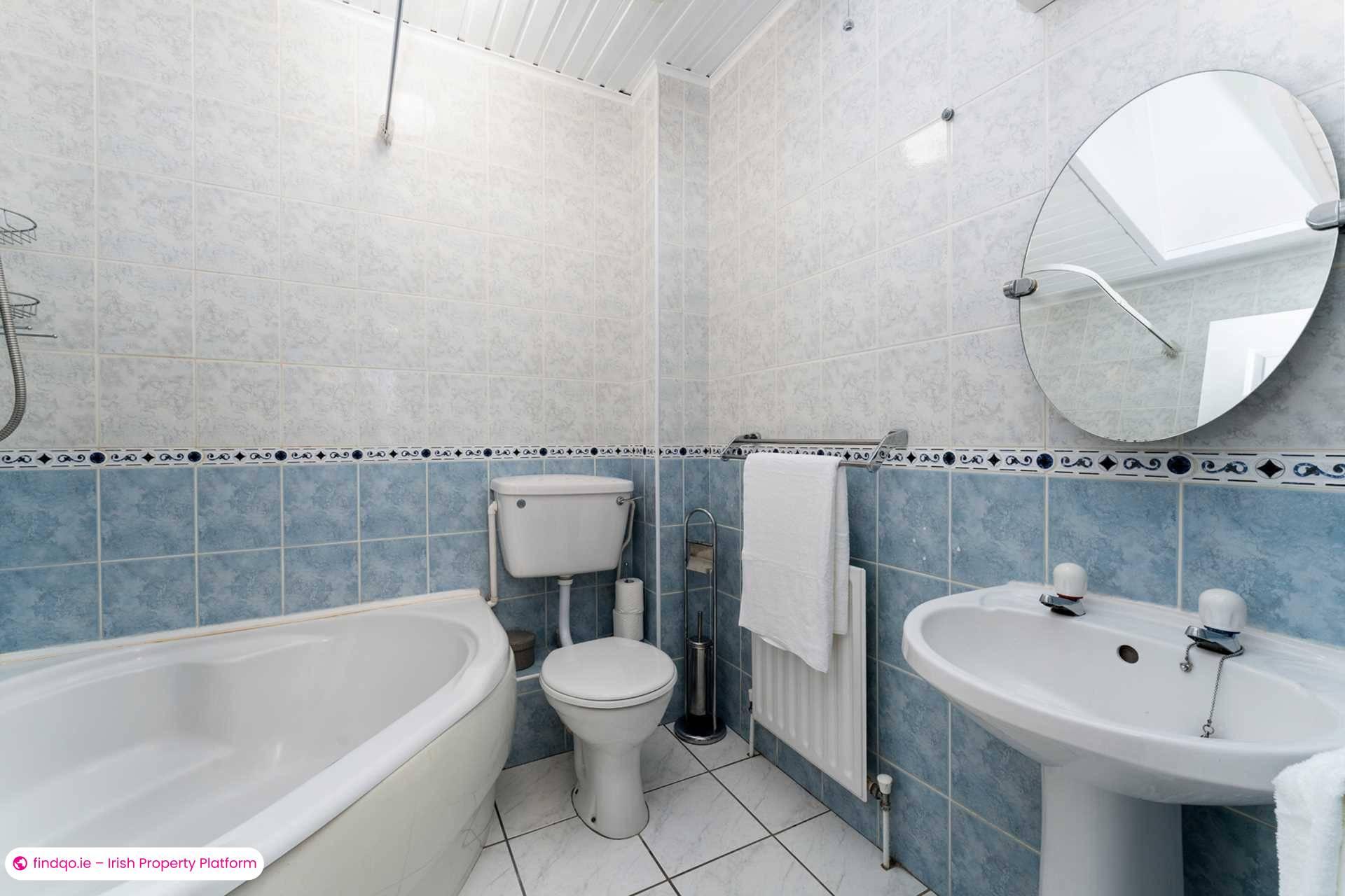 Semi-detached house for Sale in Leopardstown, Dublin 18
