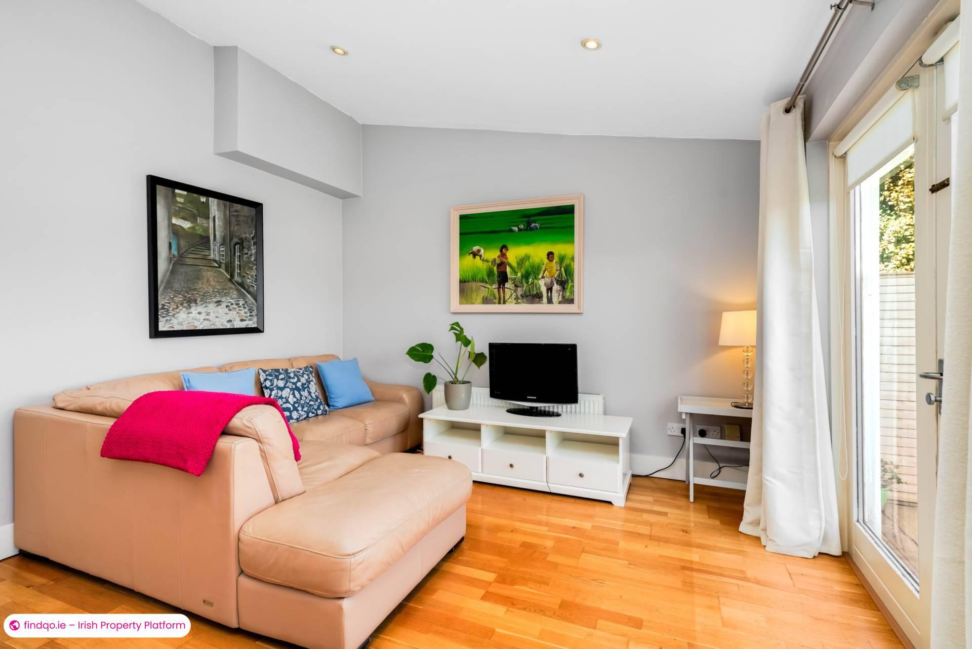 Semi-detached house for Sale in Cabinteely, Dublin 18