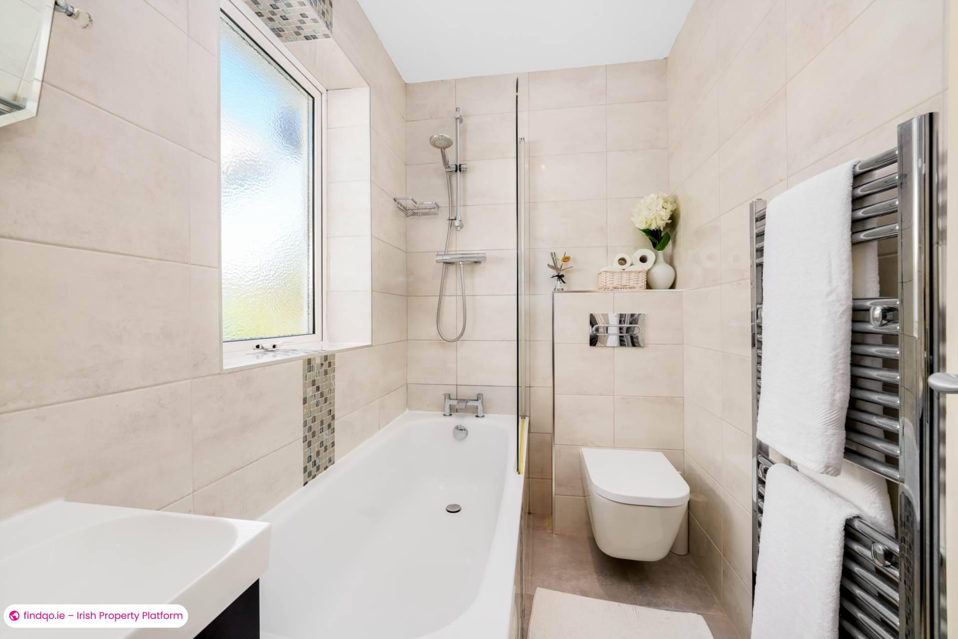 Semi-detached house for Sale in Cabinteely, Dublin 18