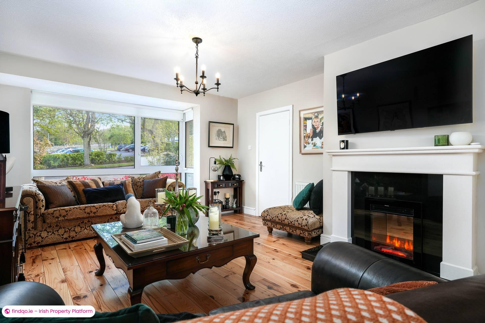 Semi-detached house for Sale in Dublin 18