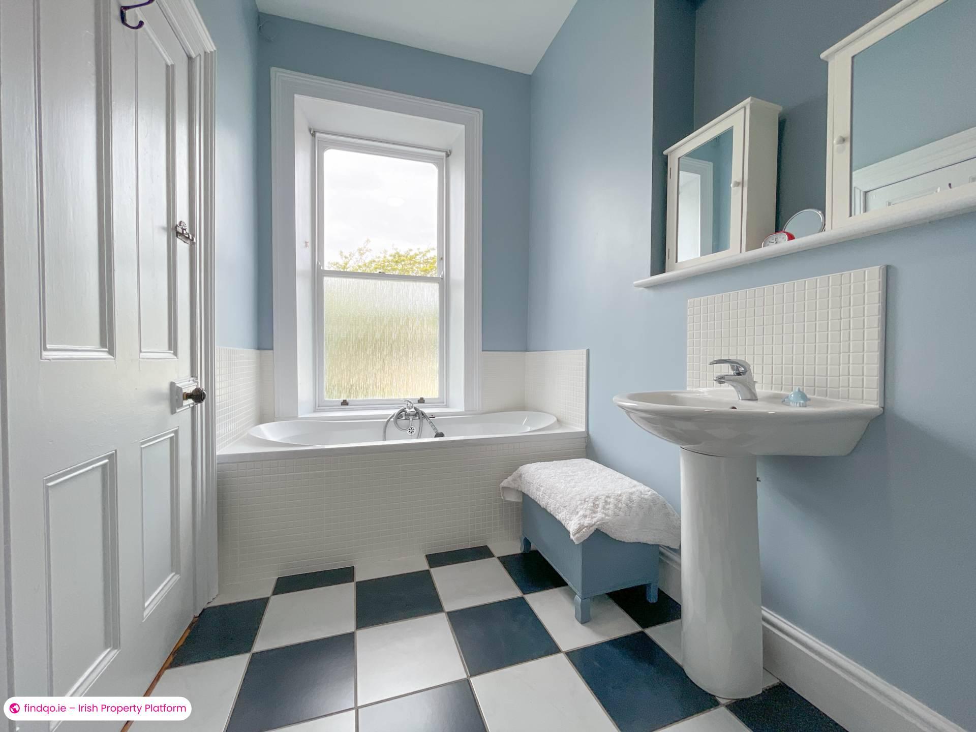 Detached house for Sale in Burtonport, Donegal