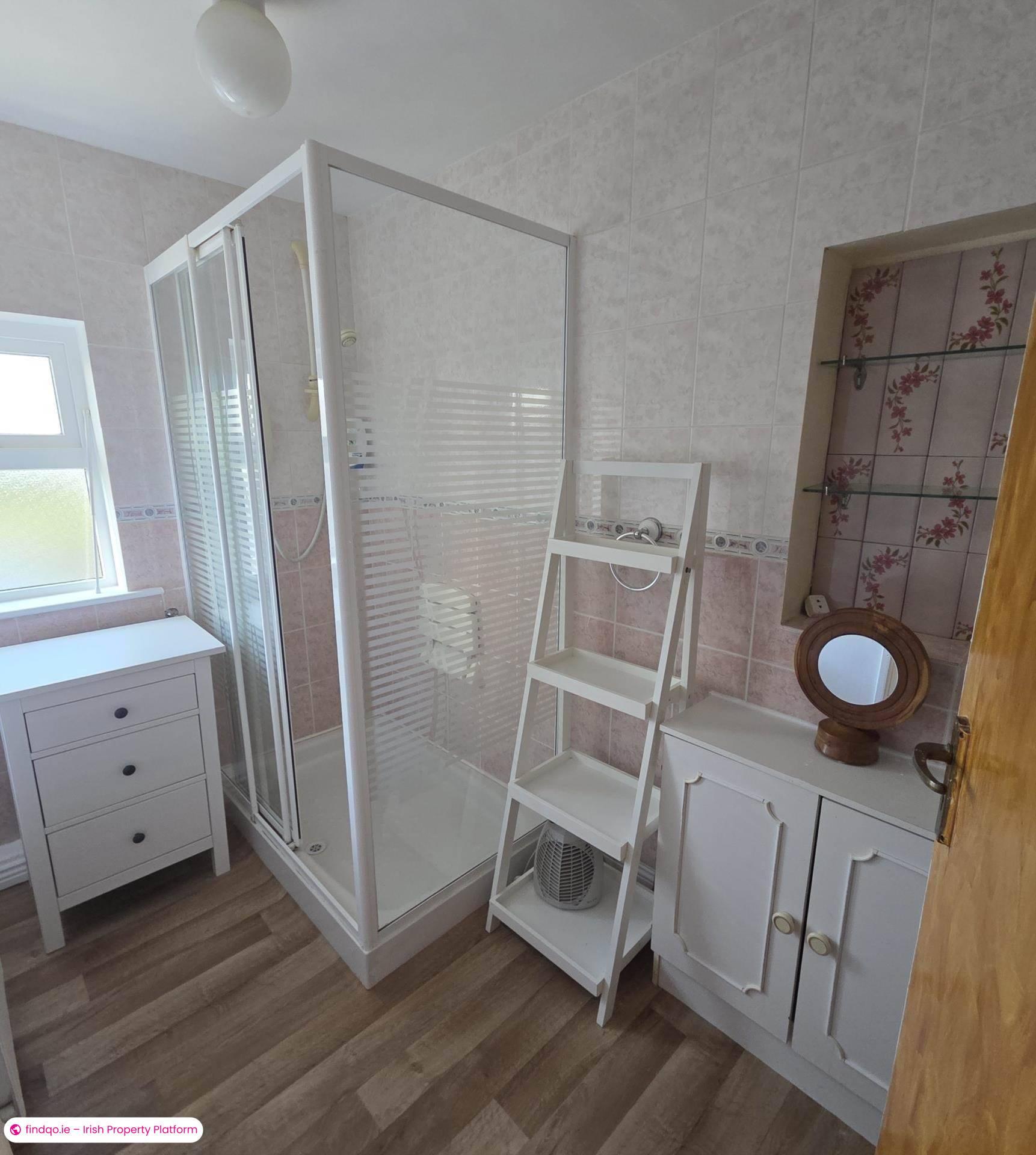 4 Bedroom Detached house for Rent in Turloughmore, Galway