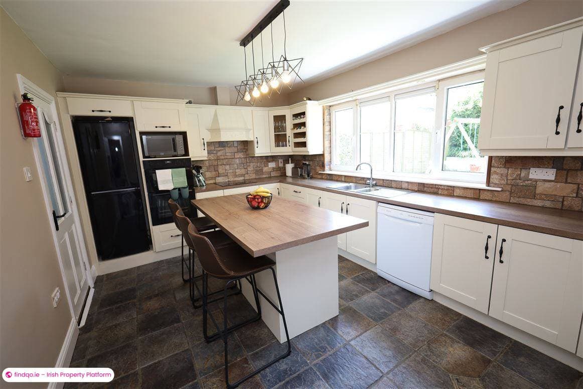 Detached house for Sale in Ballygarvan, Cork