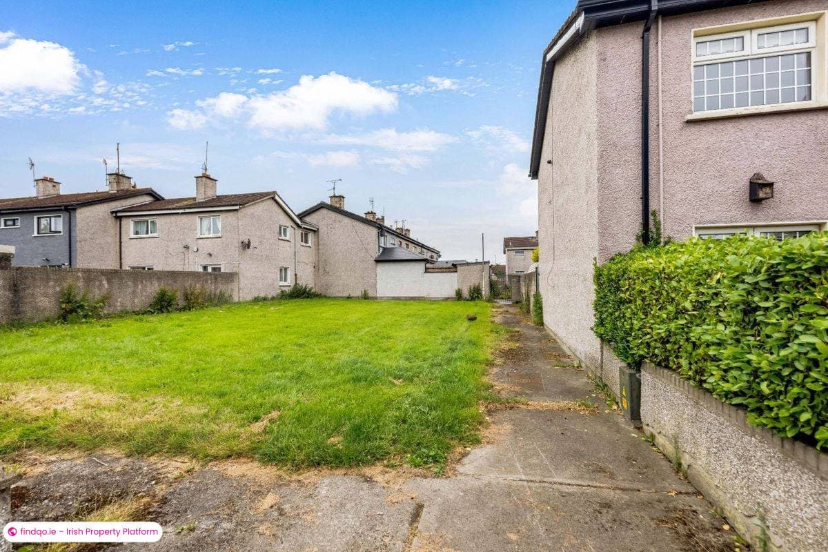 End of terrace house for Sale in Blackrock, Louth