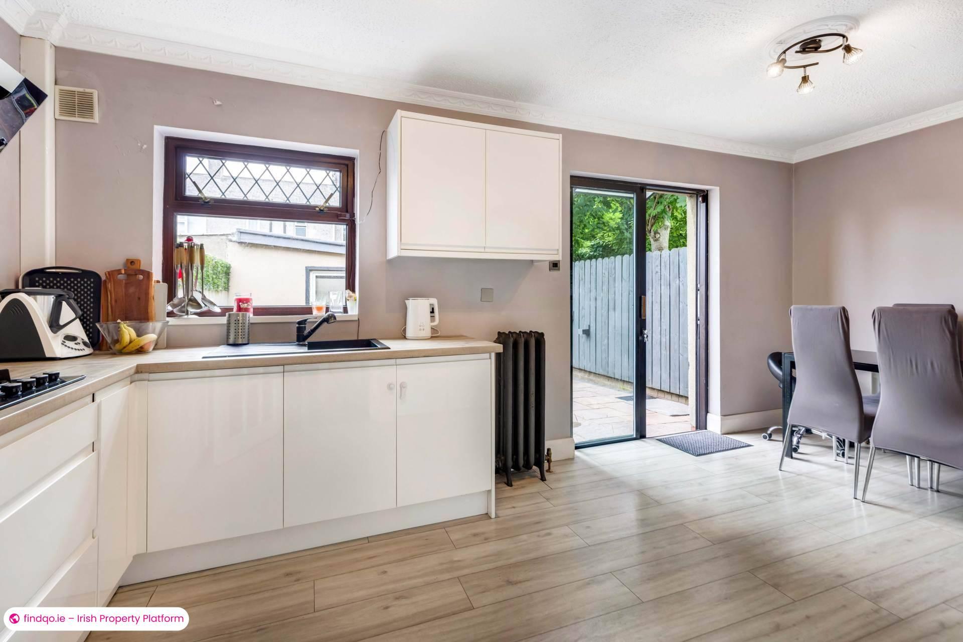 End of terrace house for Sale in Blackrock, Louth