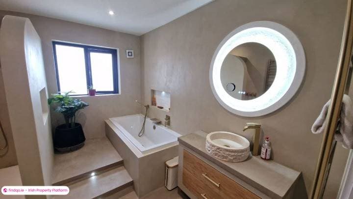 Detached house for Sale in Ballyhaunis, Mayo