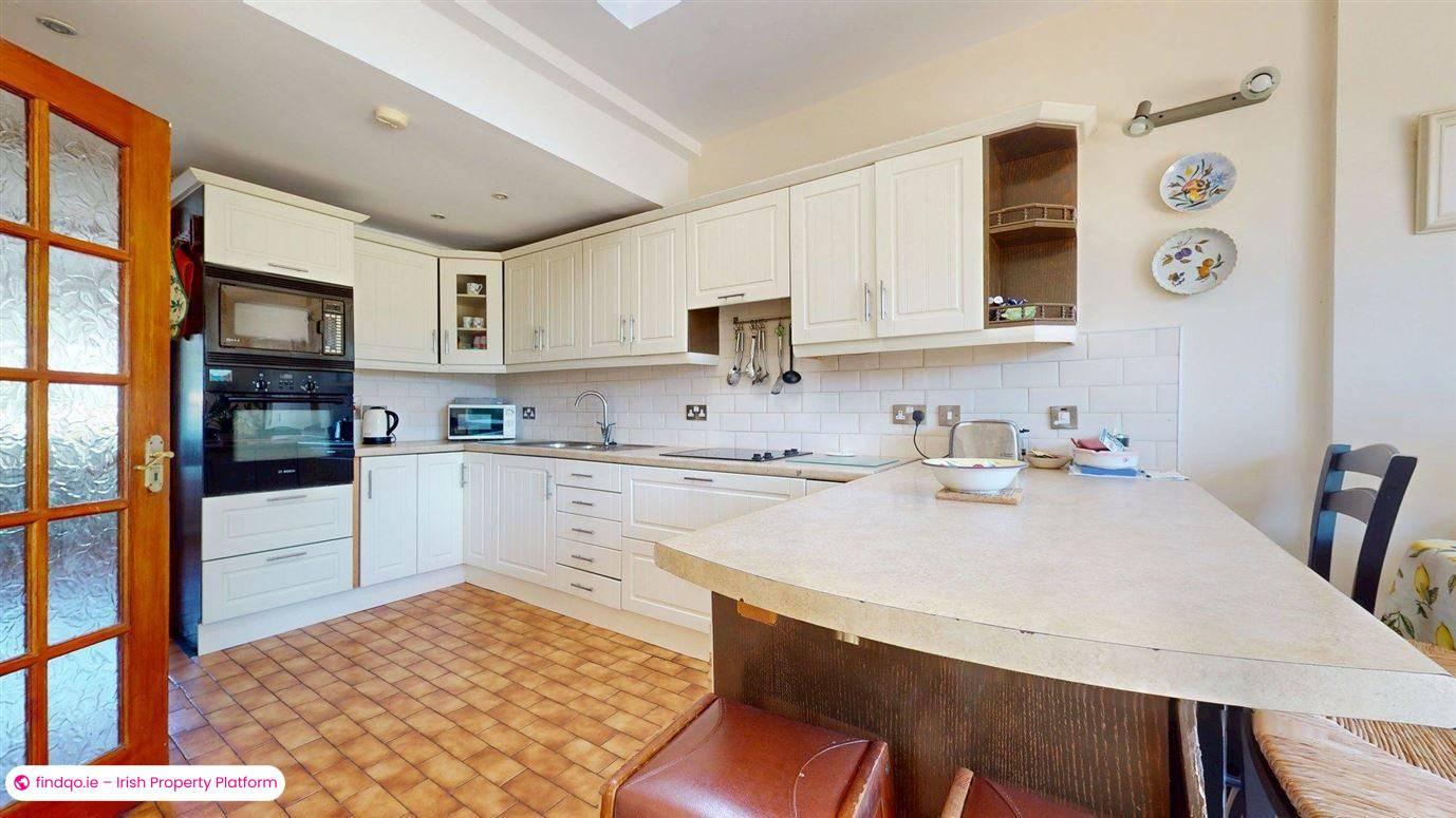 Semi-detached house for Sale in Sutton, Dublin 13