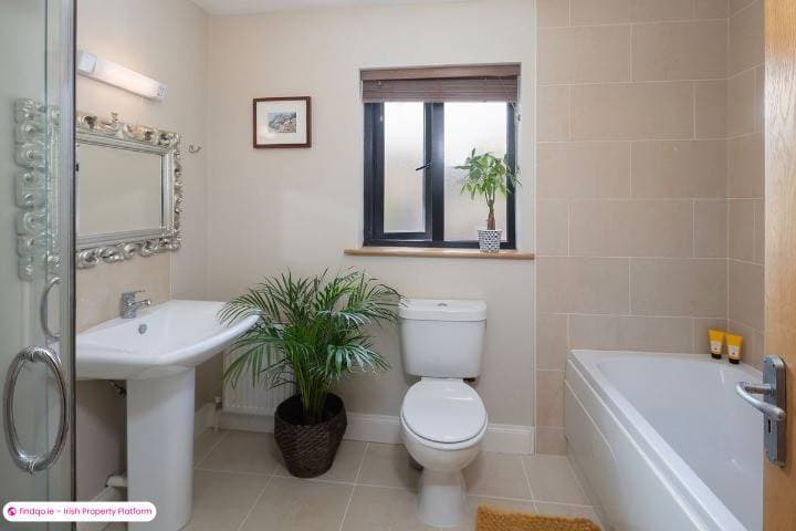Semi-detached house for Sale in Rostellan, Cork