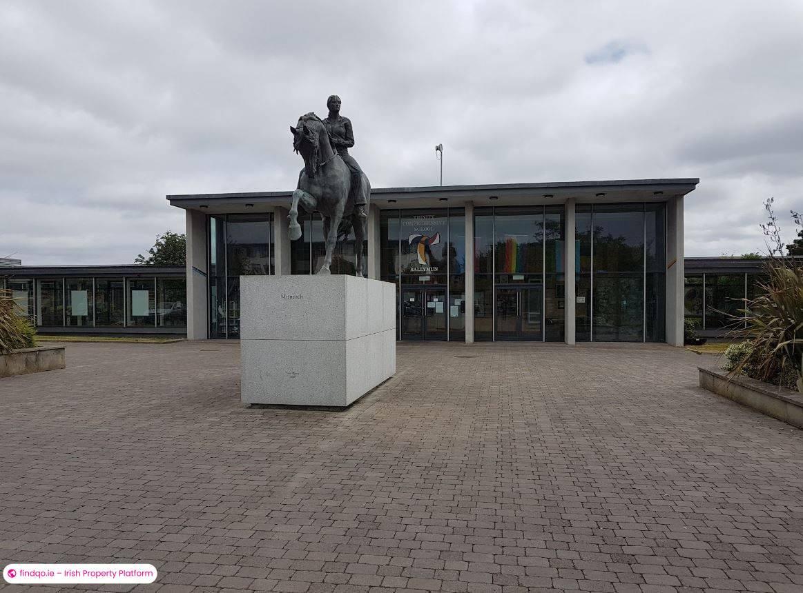 End of terrace house for Sale in Poppintree, Dublin 11