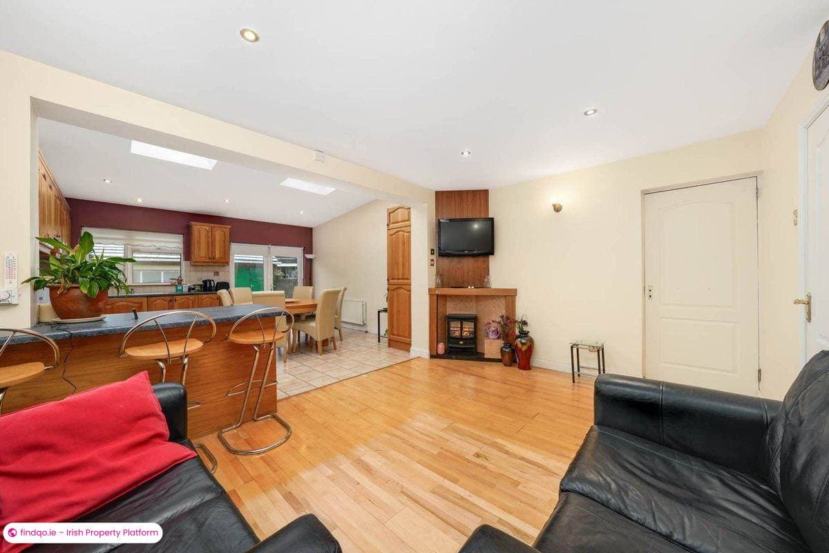 Semi-detached house for Sale in Lucan, Dublin (County)