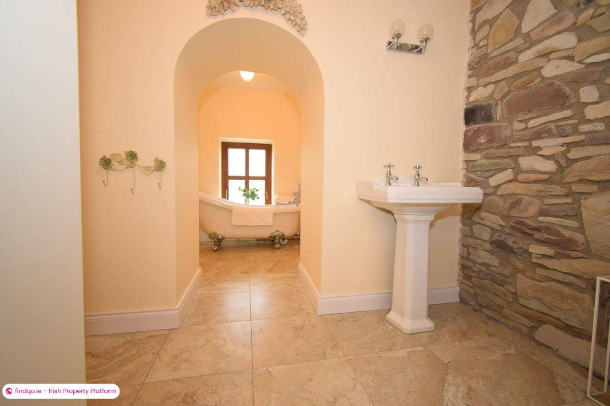 Detached house for Sale in Ballymote, Sligo