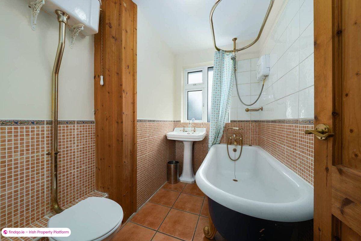 End of terrace house for Sale in Dublin 18