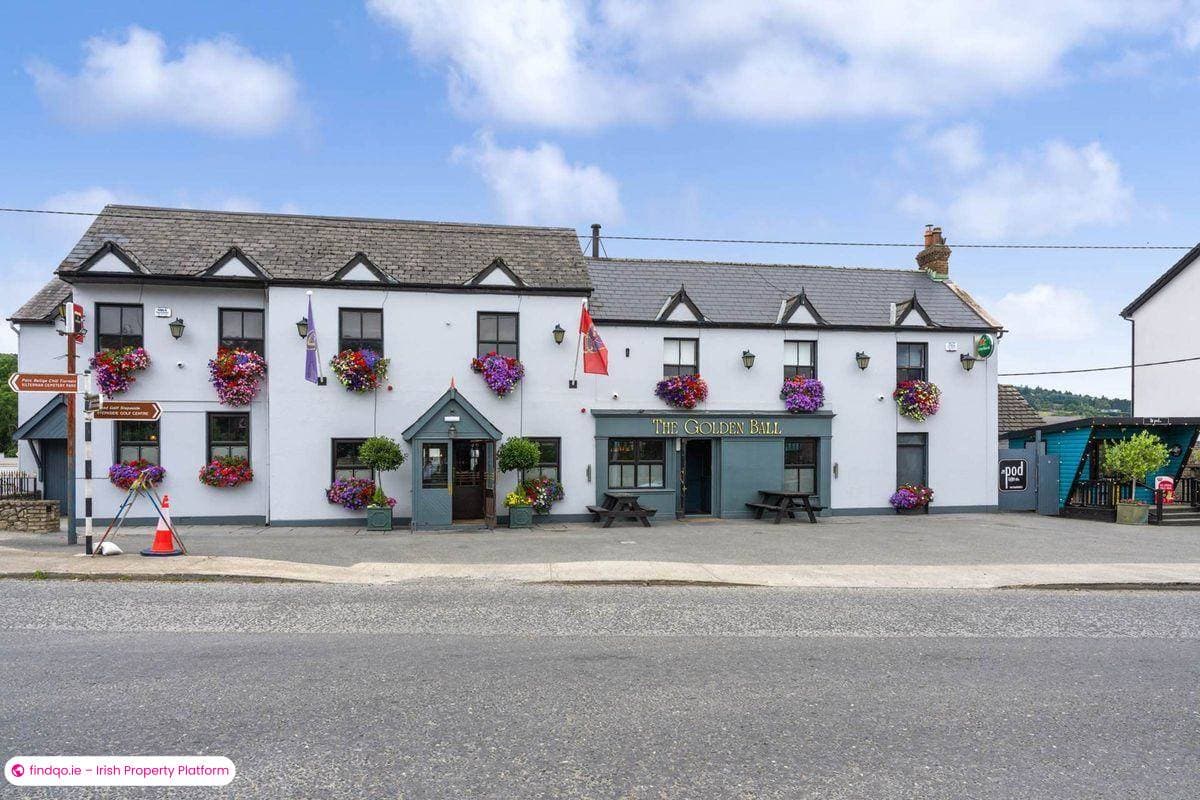 End of terrace house for Sale in Dublin 18