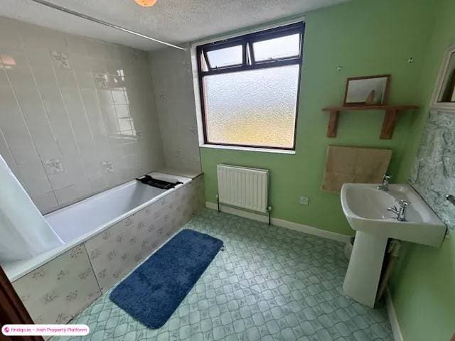 Semi-detached house for Sale in Ennis, Clare