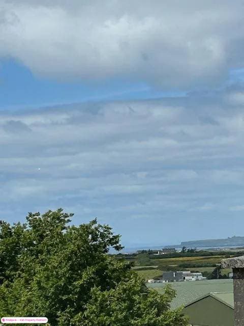 Semi-detached house for Sale in Ennis, Clare