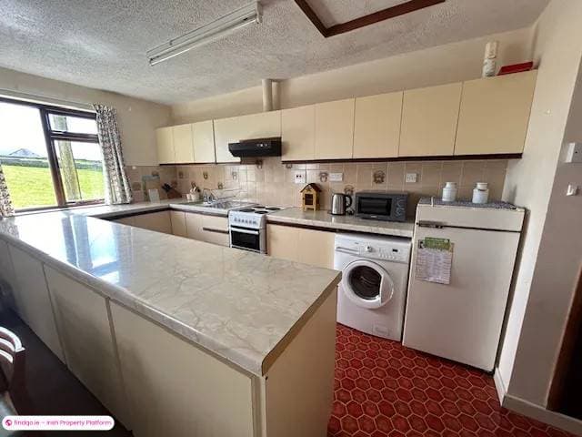 Semi-detached house for Sale in Ennis, Clare