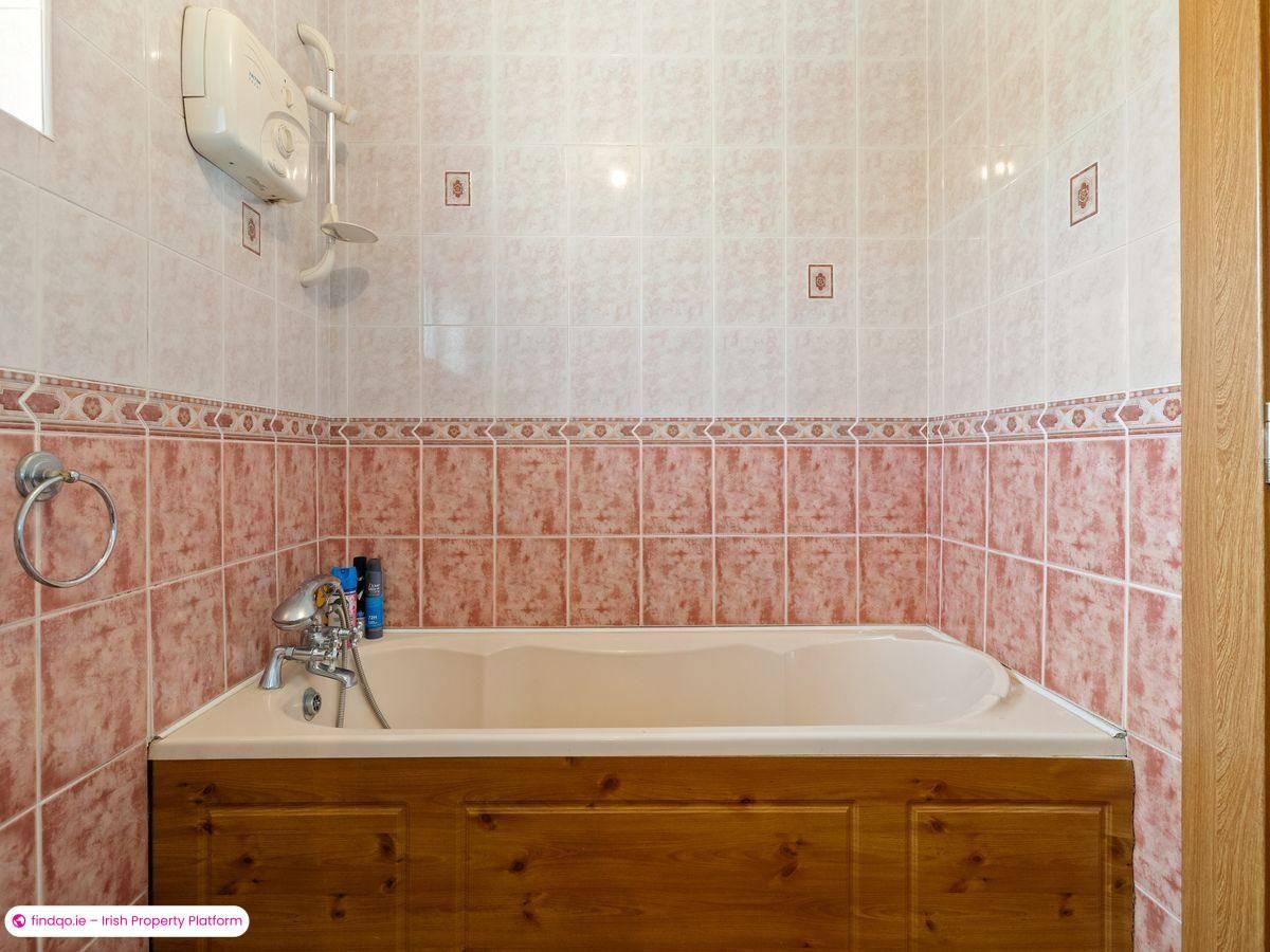 Semi-detached house for Sale in Dublin 16