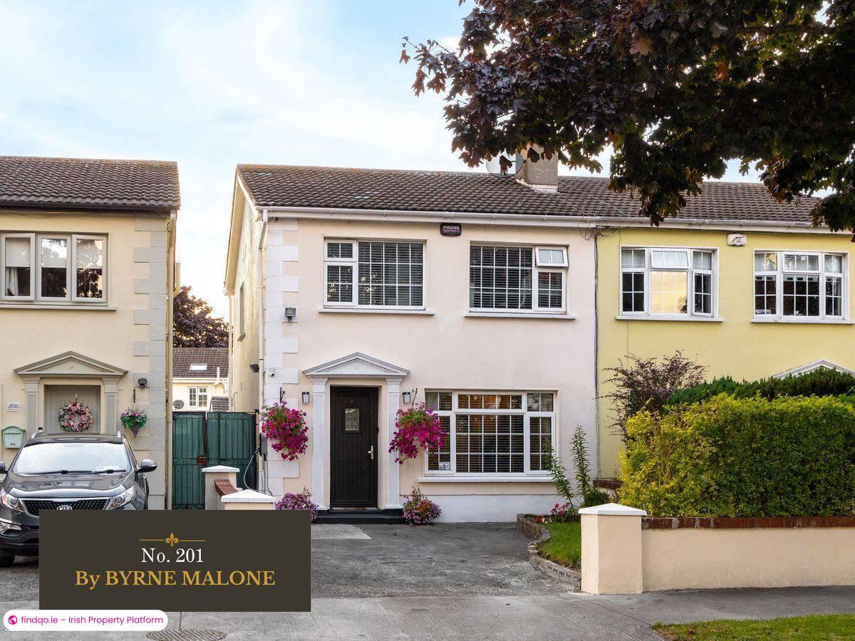 Semi-detached house for Sale in Dublin 22