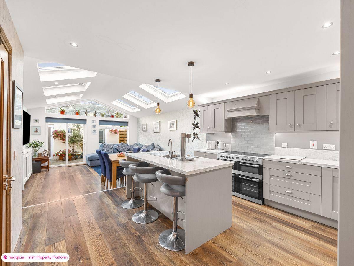 Semi-detached house for Sale in Dublin 22