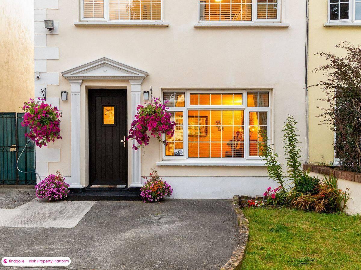 Semi-detached house for Sale in Dublin 22