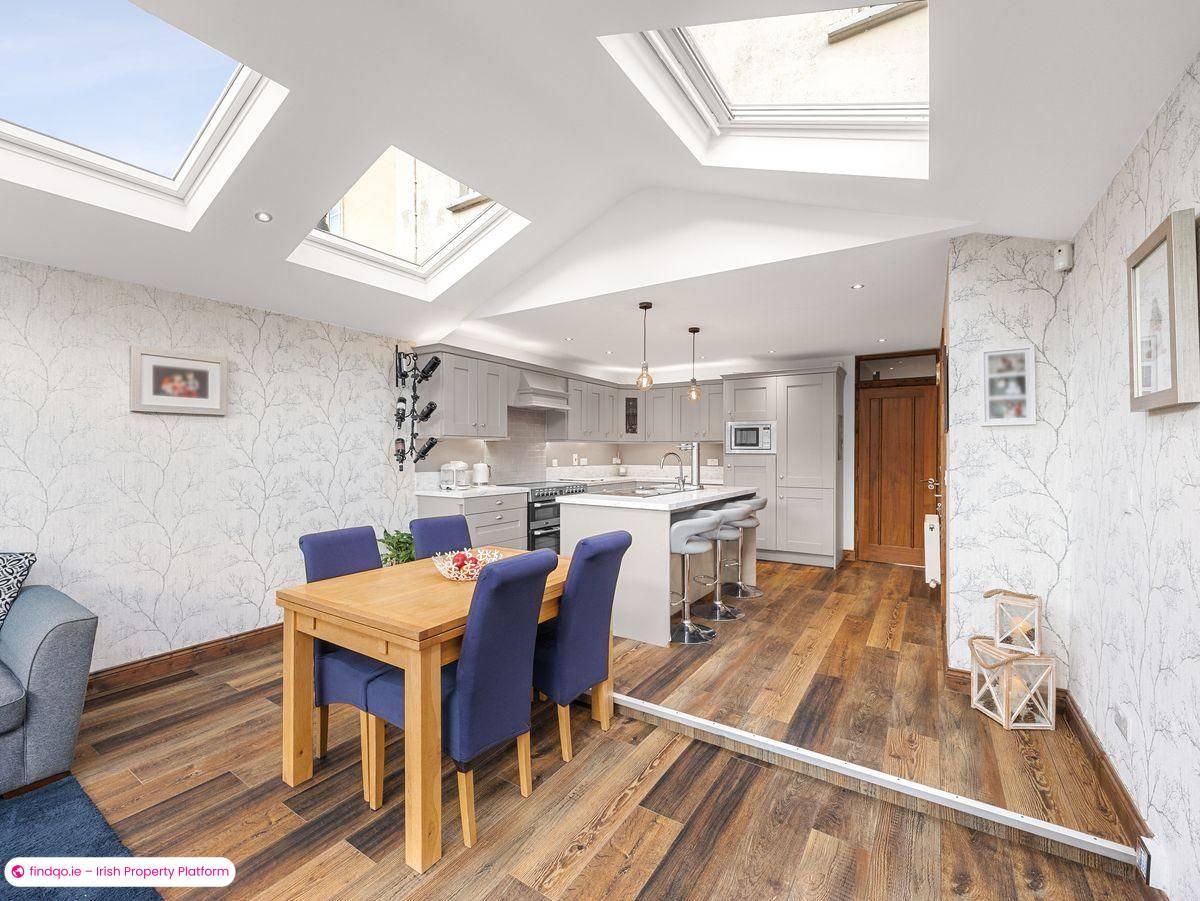 Semi-detached house for Sale in Dublin 22