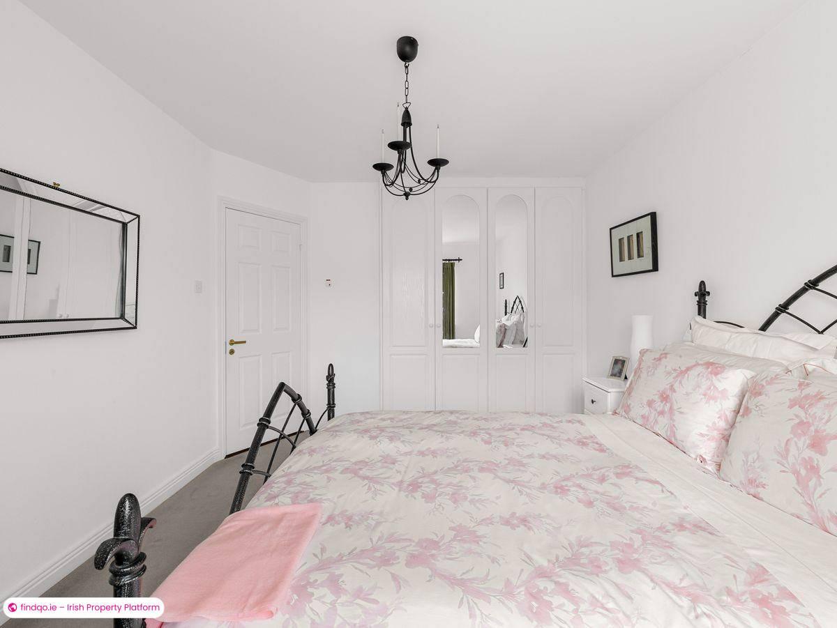 Semi-detached house for Sale in Dublin 16