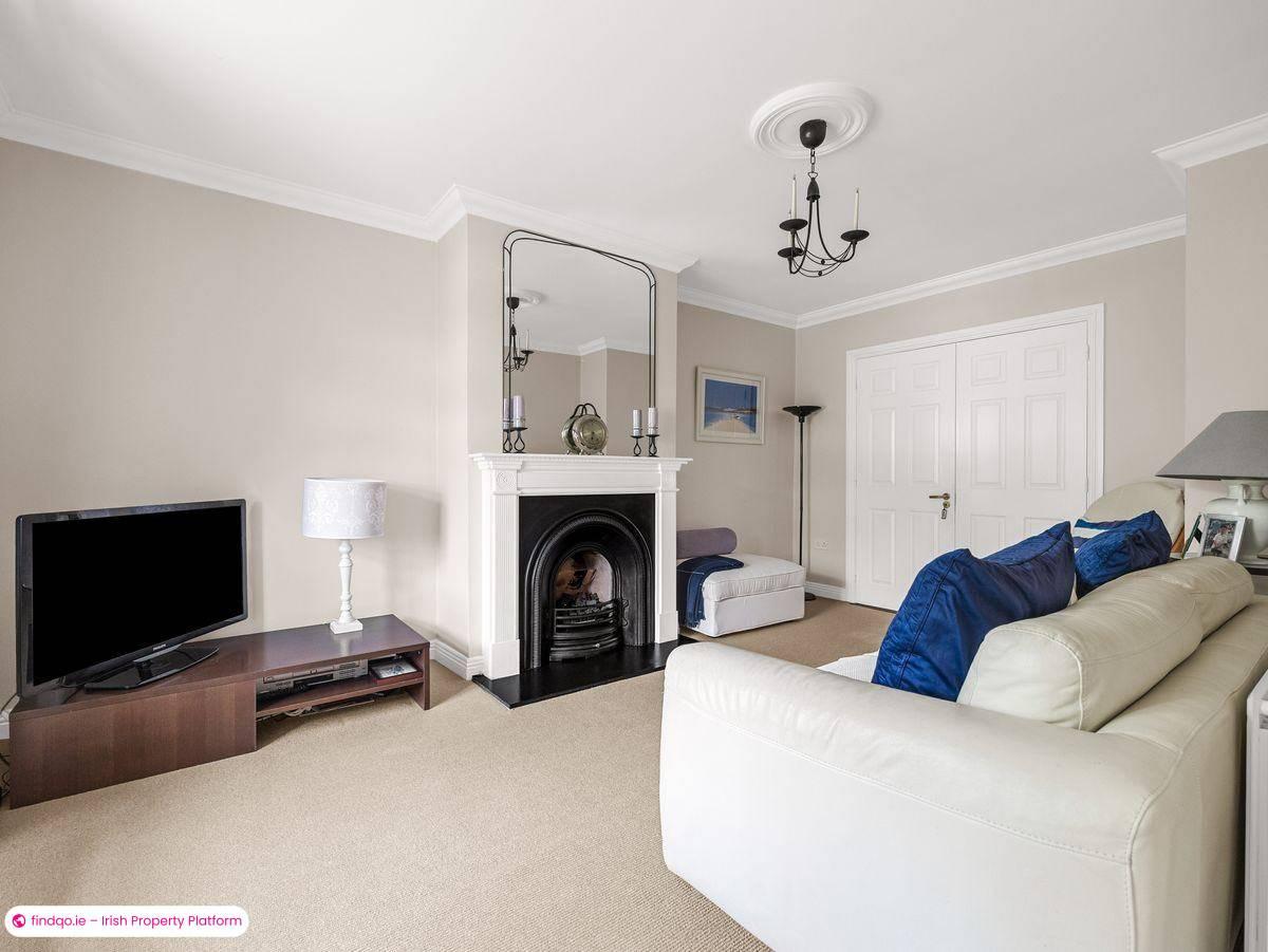 Semi-detached house for Sale in Dublin 16