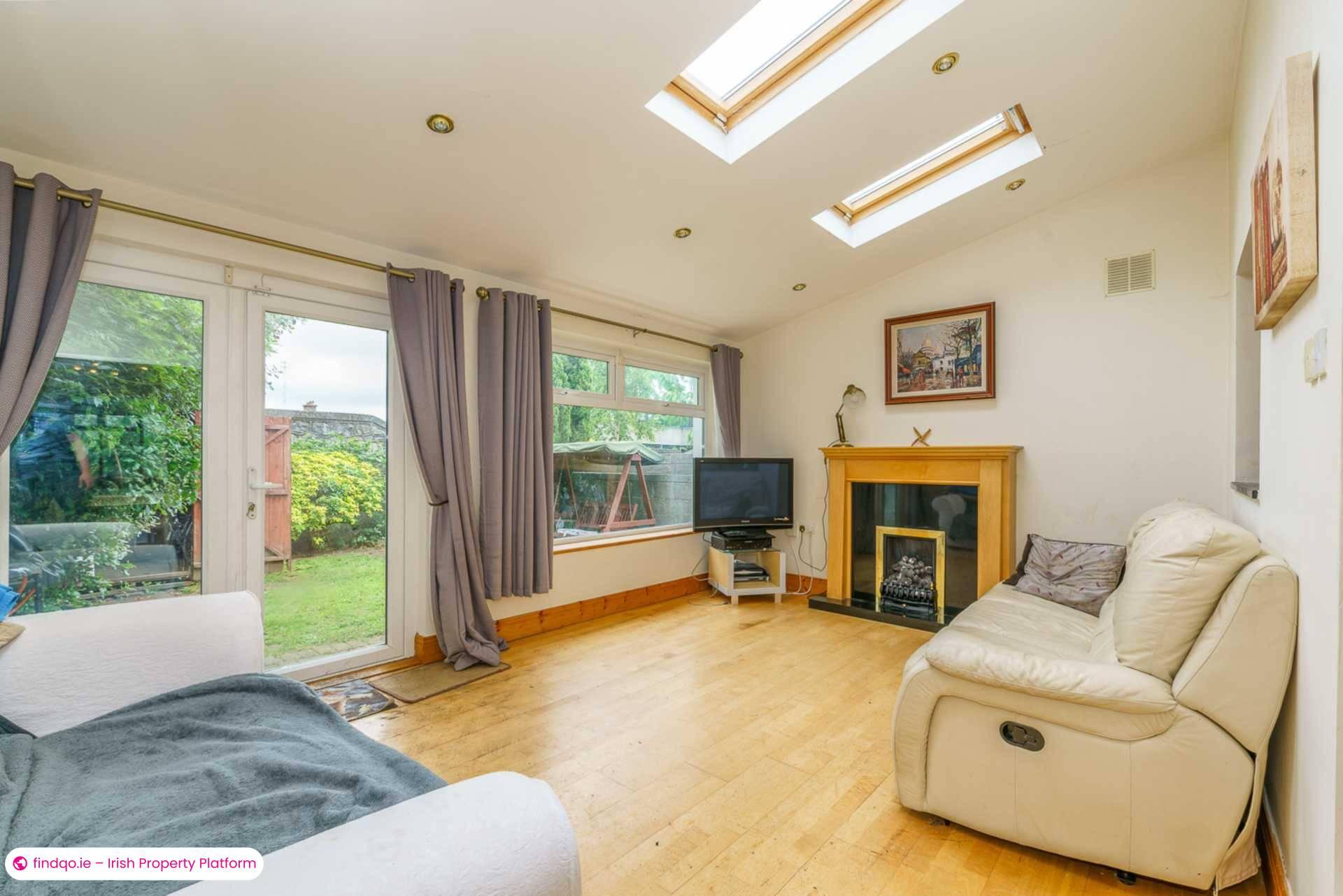 Semi-detached house for Sale in Dublin 18