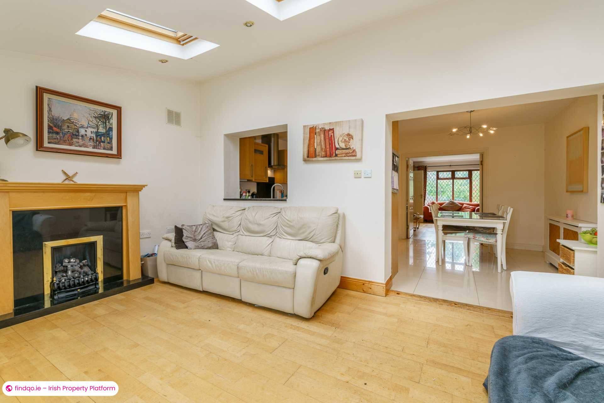 Semi-detached house for Sale in Dublin 18