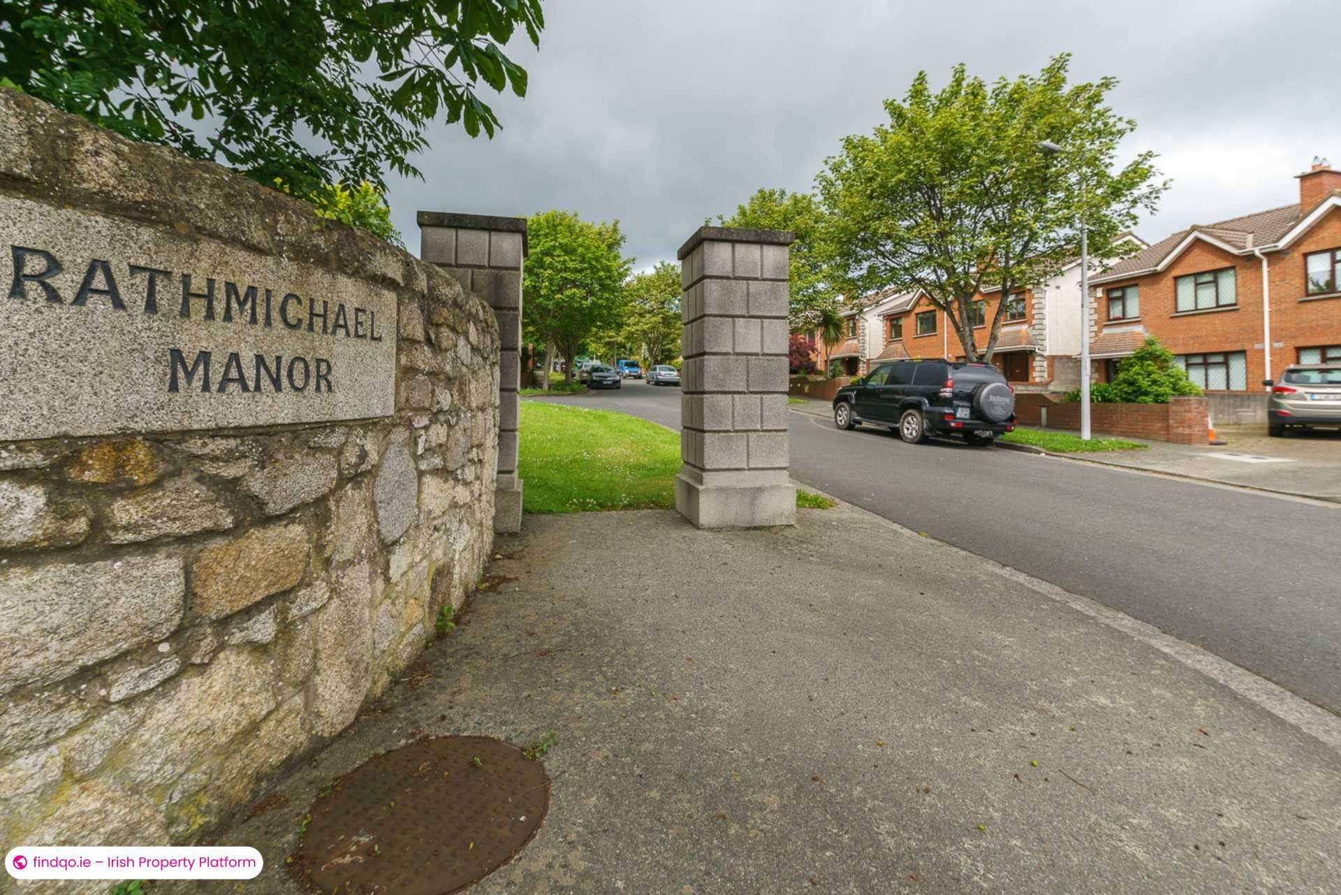 Semi-detached house for Sale in Dublin 18