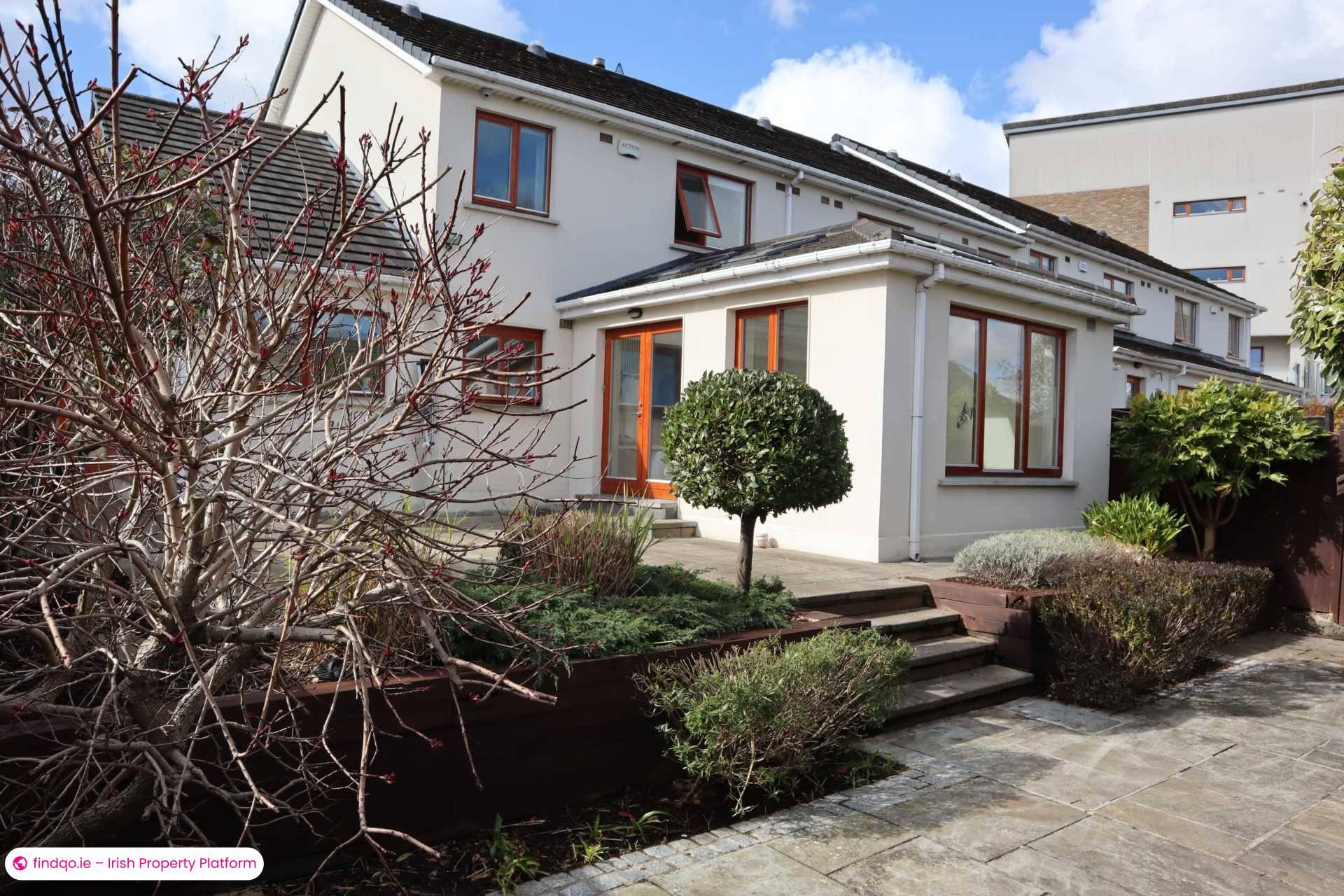 End of terrace house for Sale in Dublin 18