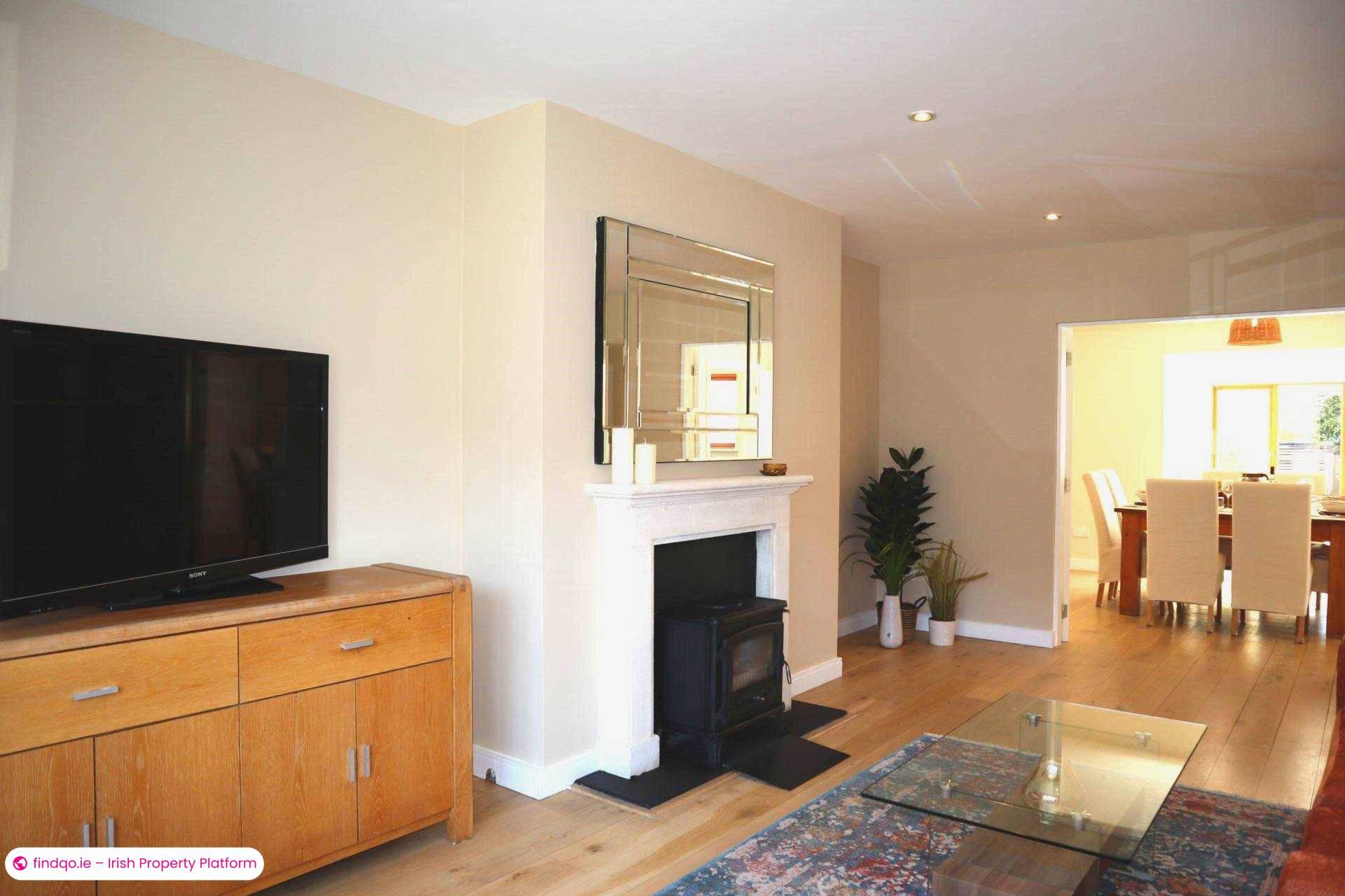 End of terrace house for Sale in Dublin 18