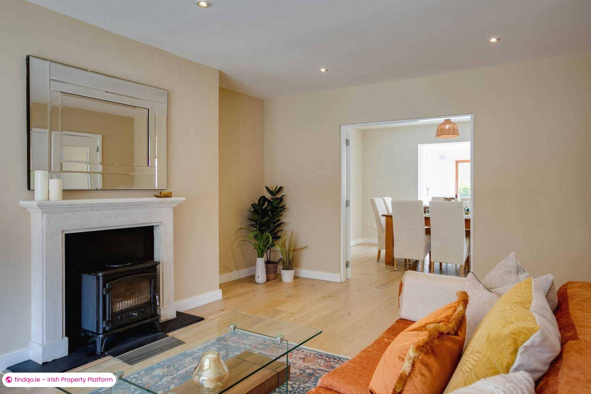 End of terrace house for Sale in Dublin 18