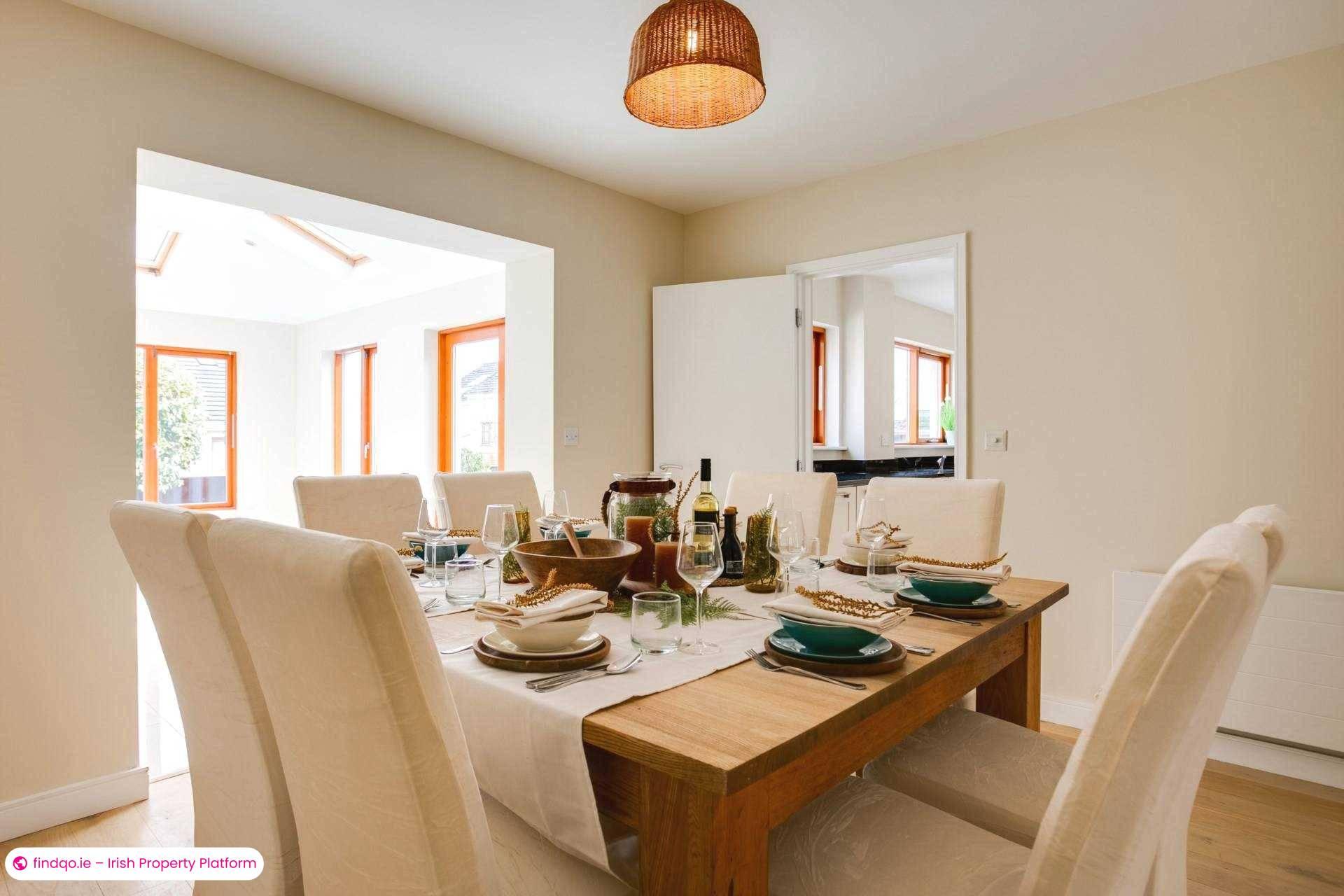 End of terrace house for Sale in Dublin 18