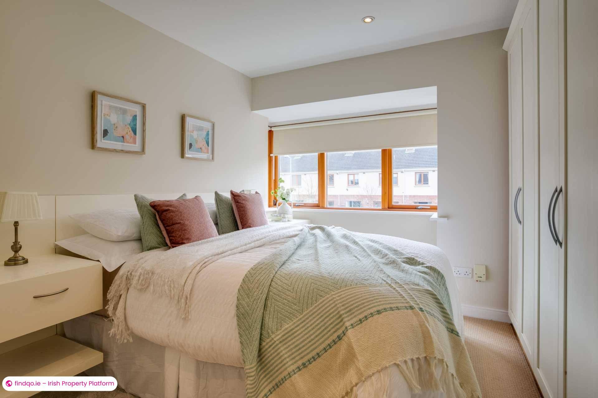 End of terrace house for Sale in Dublin 18