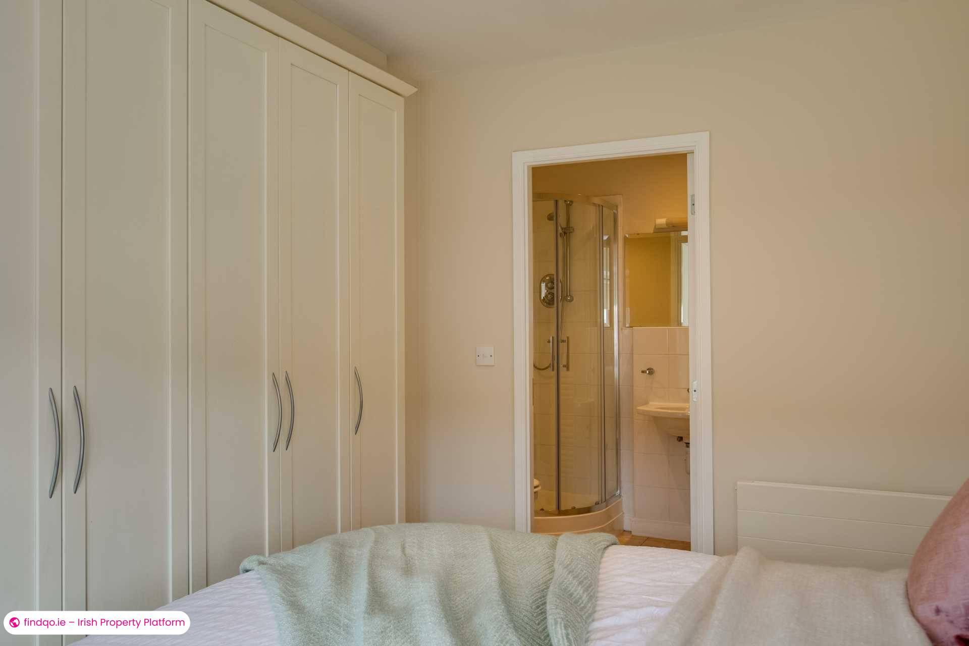 End of terrace house for Sale in Dublin 18