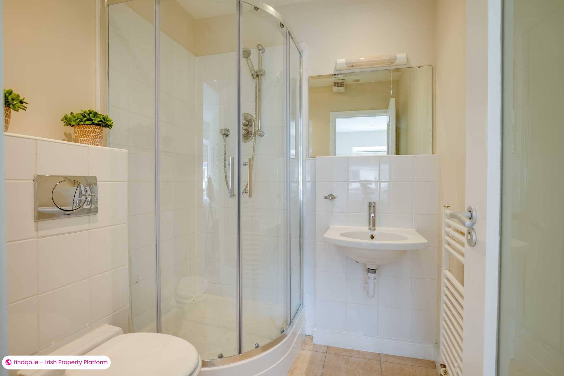 End of terrace house for Sale in Dublin 18