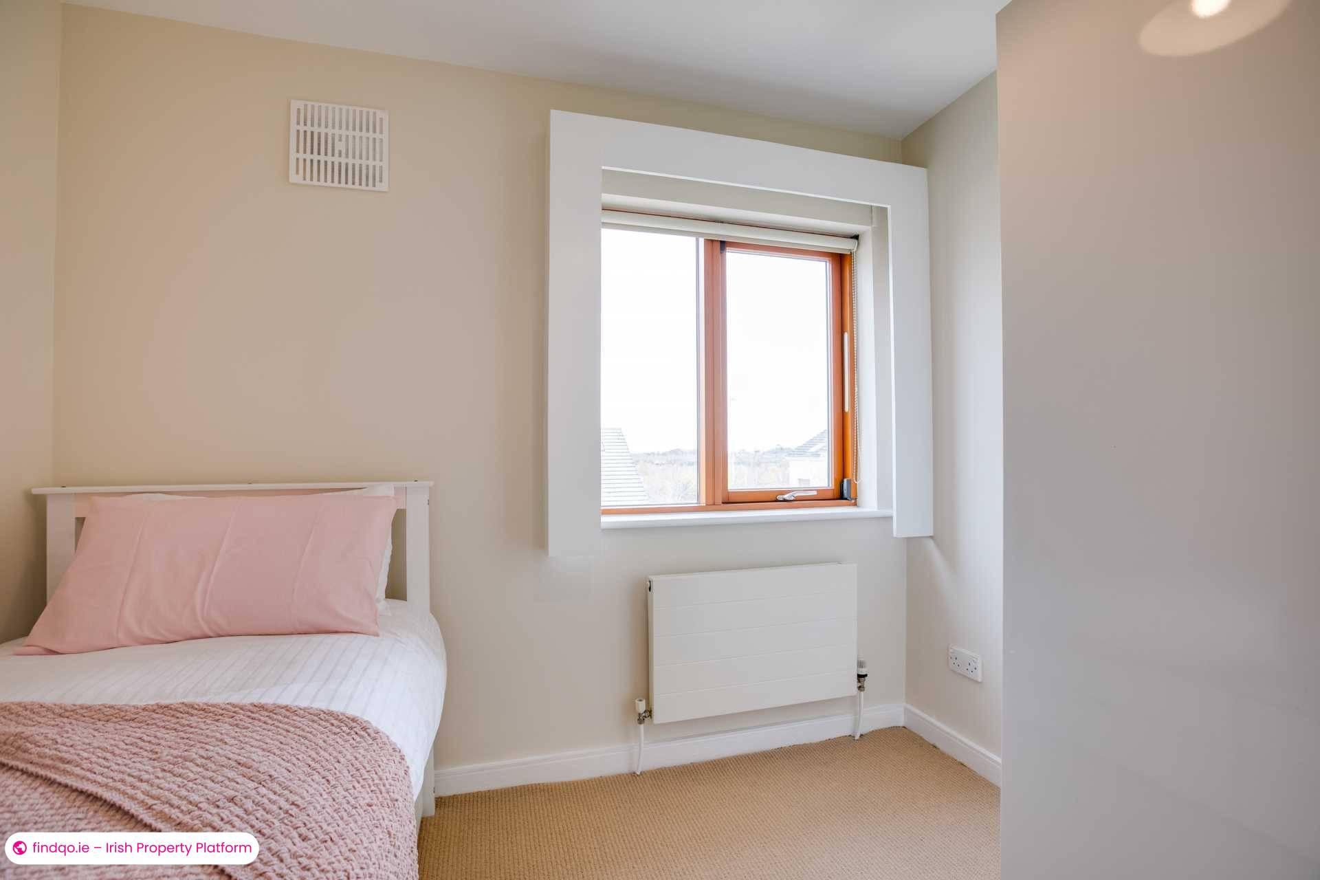 End of terrace house for Sale in Dublin 18