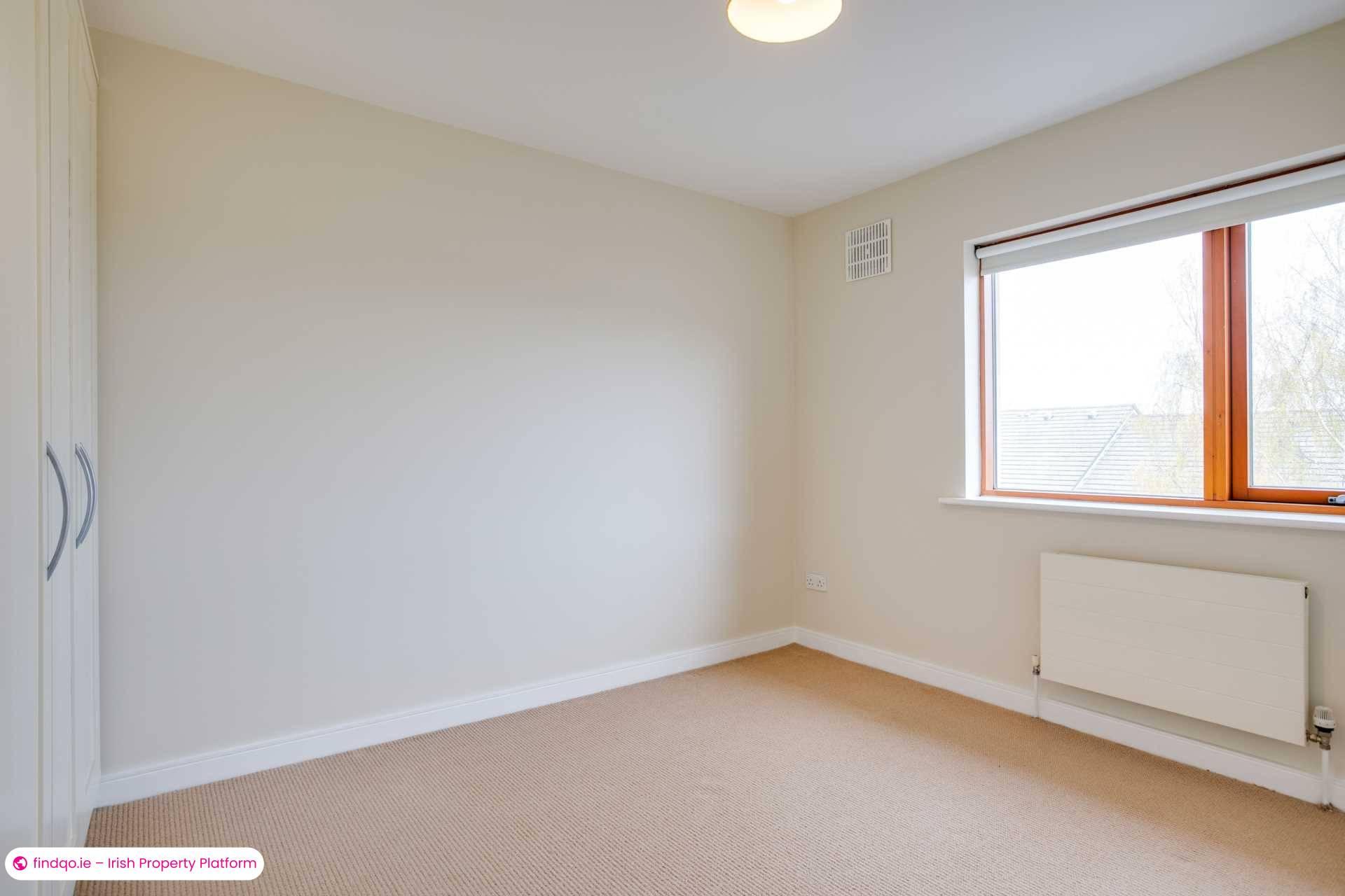 End of terrace house for Sale in Dublin 18