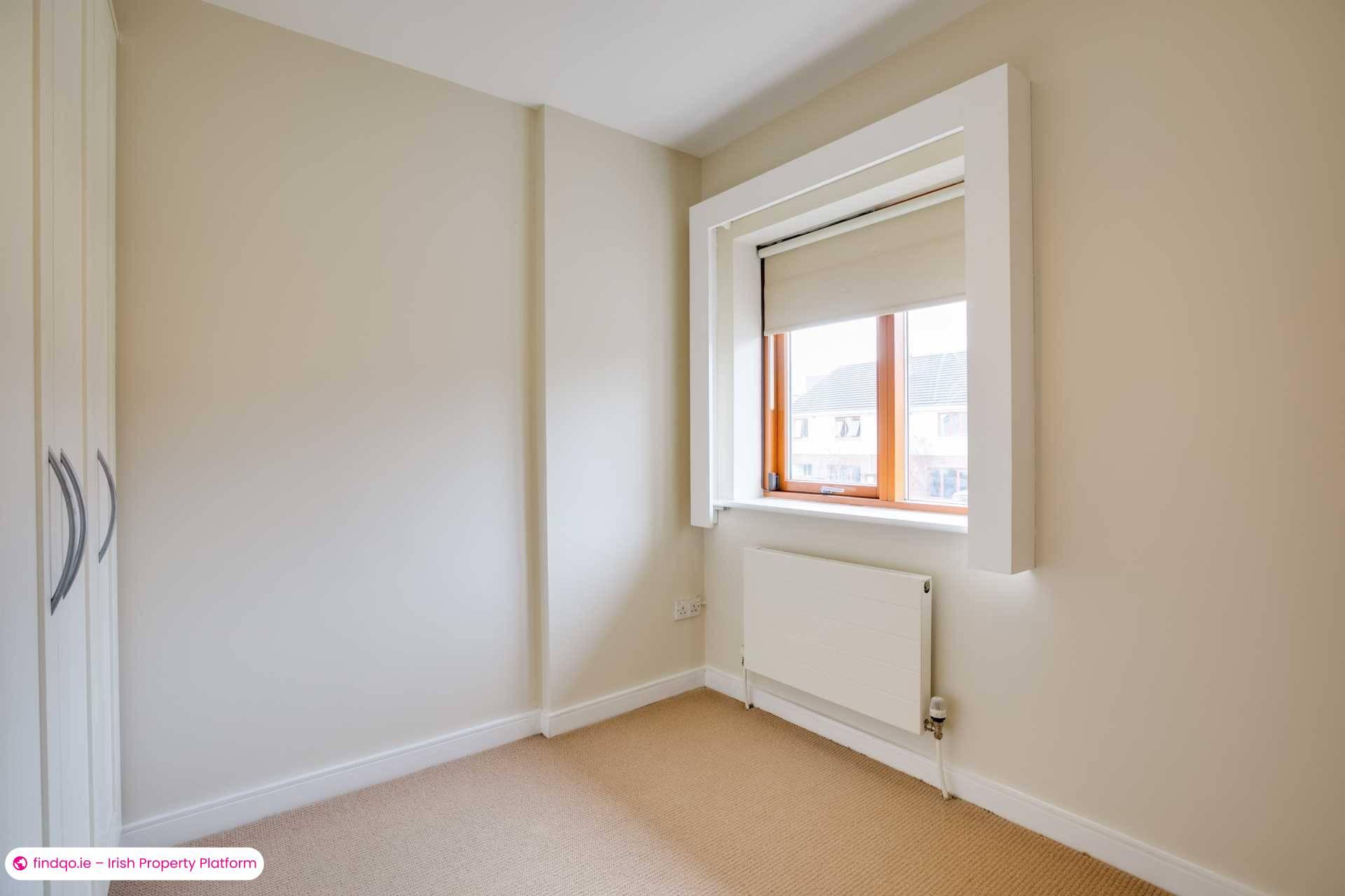 End of terrace house for Sale in Dublin 18
