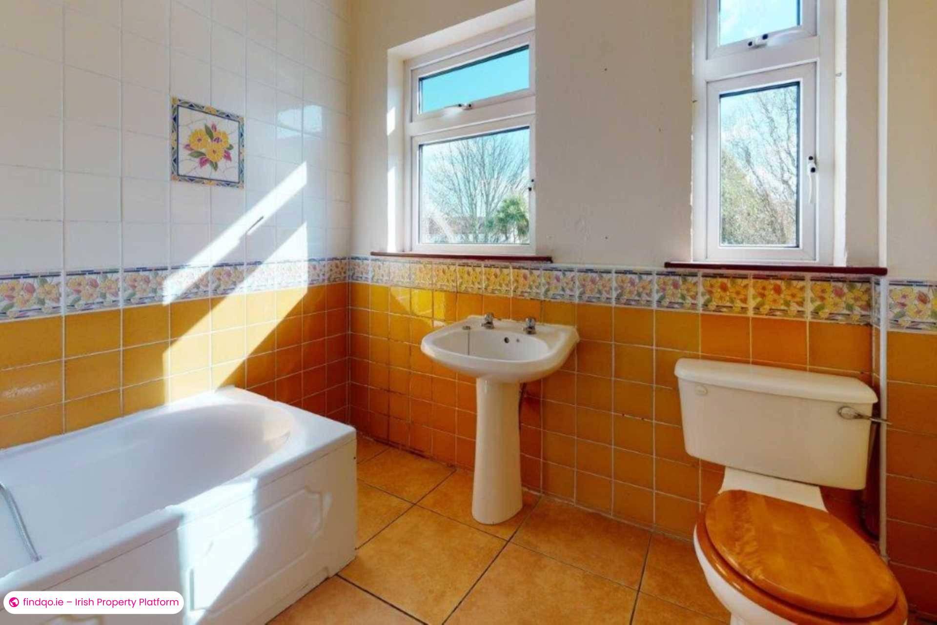 End of terrace house for Sale in Stillorgan, Dublin (County)