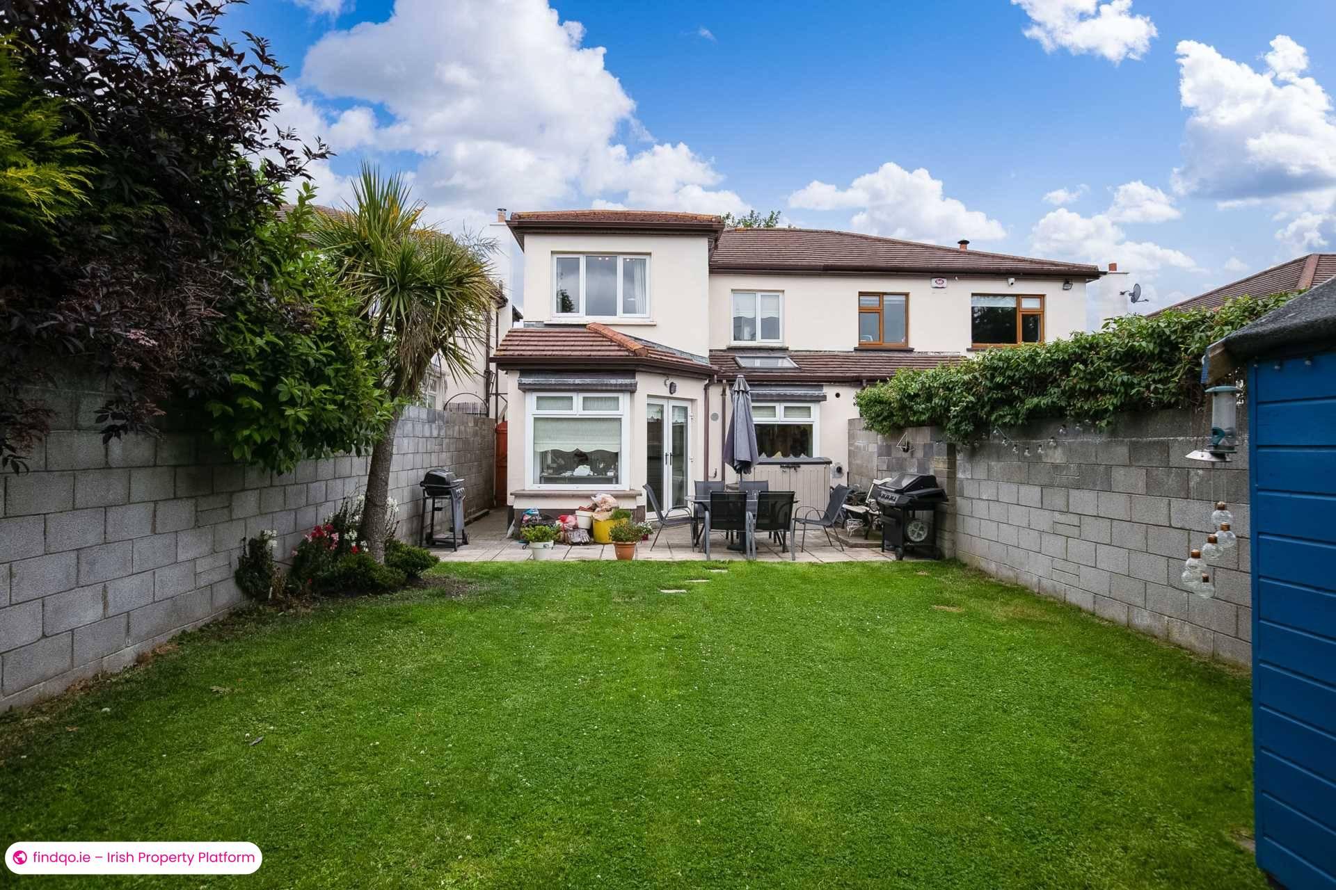 Semi-detached house for Sale in Dublin 18