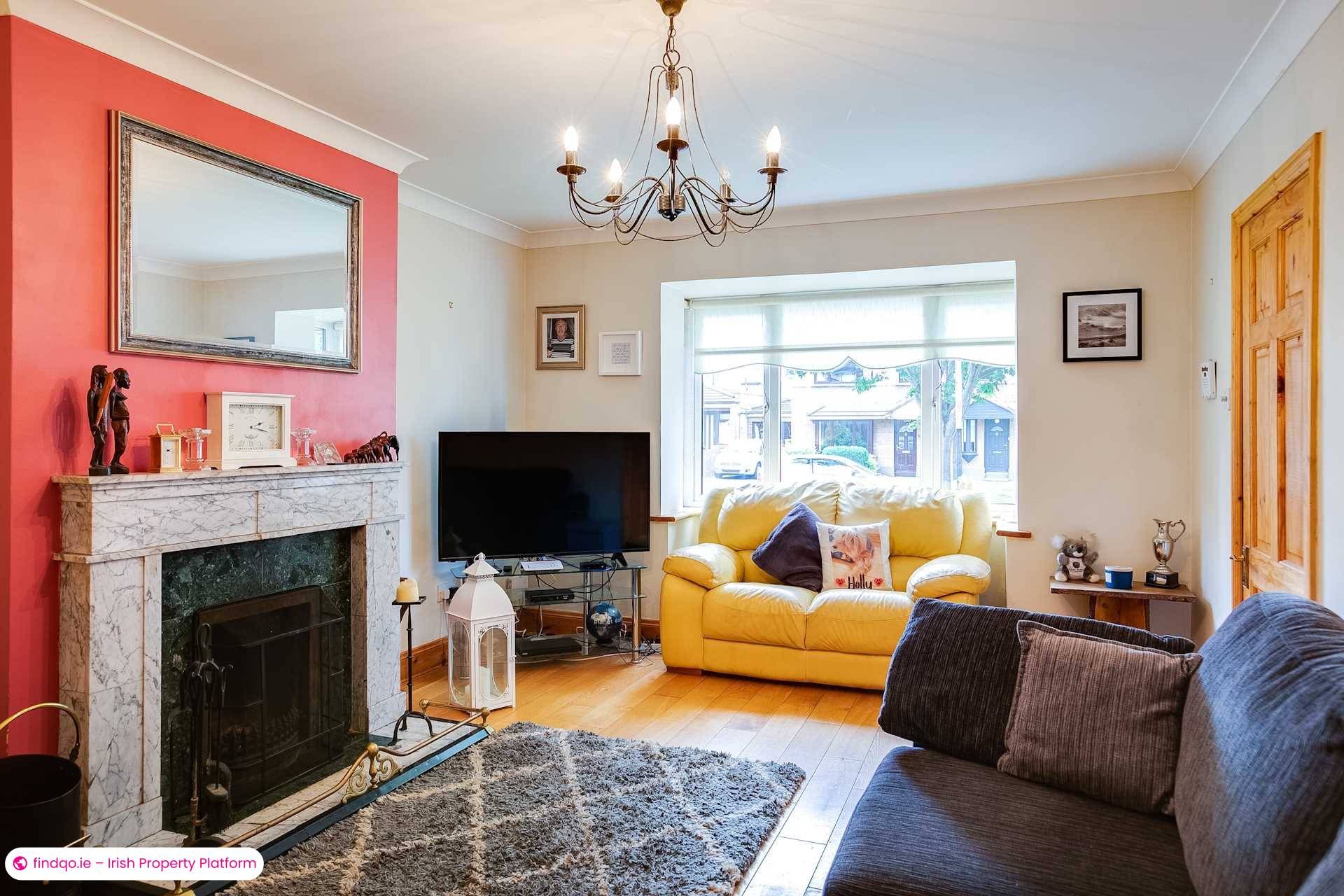 Semi-detached house for Sale in Dublin 18