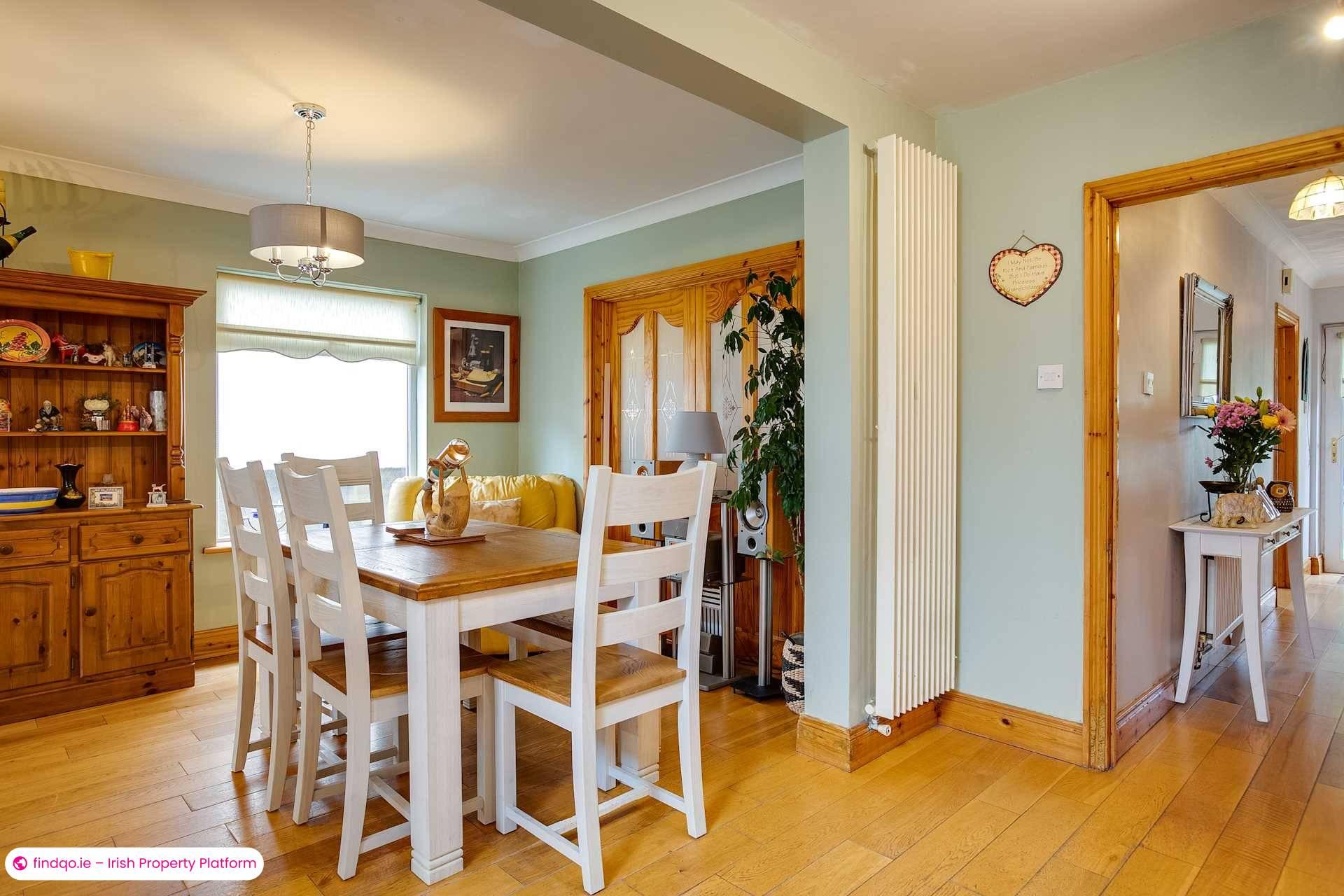 Semi-detached house for Sale in Dublin 18