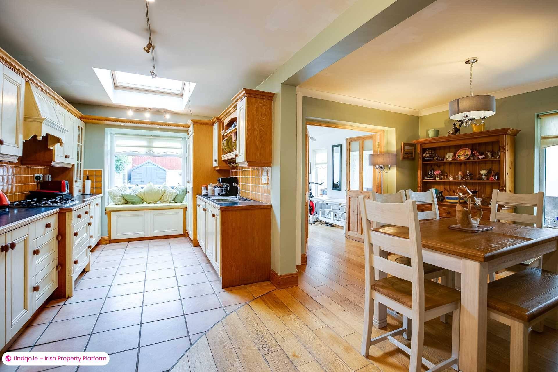 Semi-detached house for Sale in Dublin 18