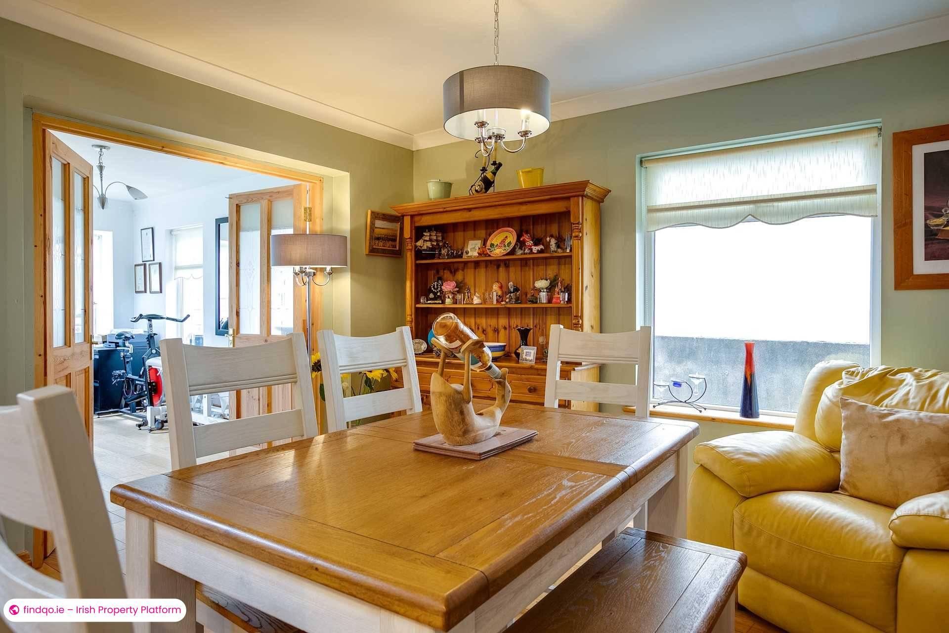 Semi-detached house for Sale in Dublin 18