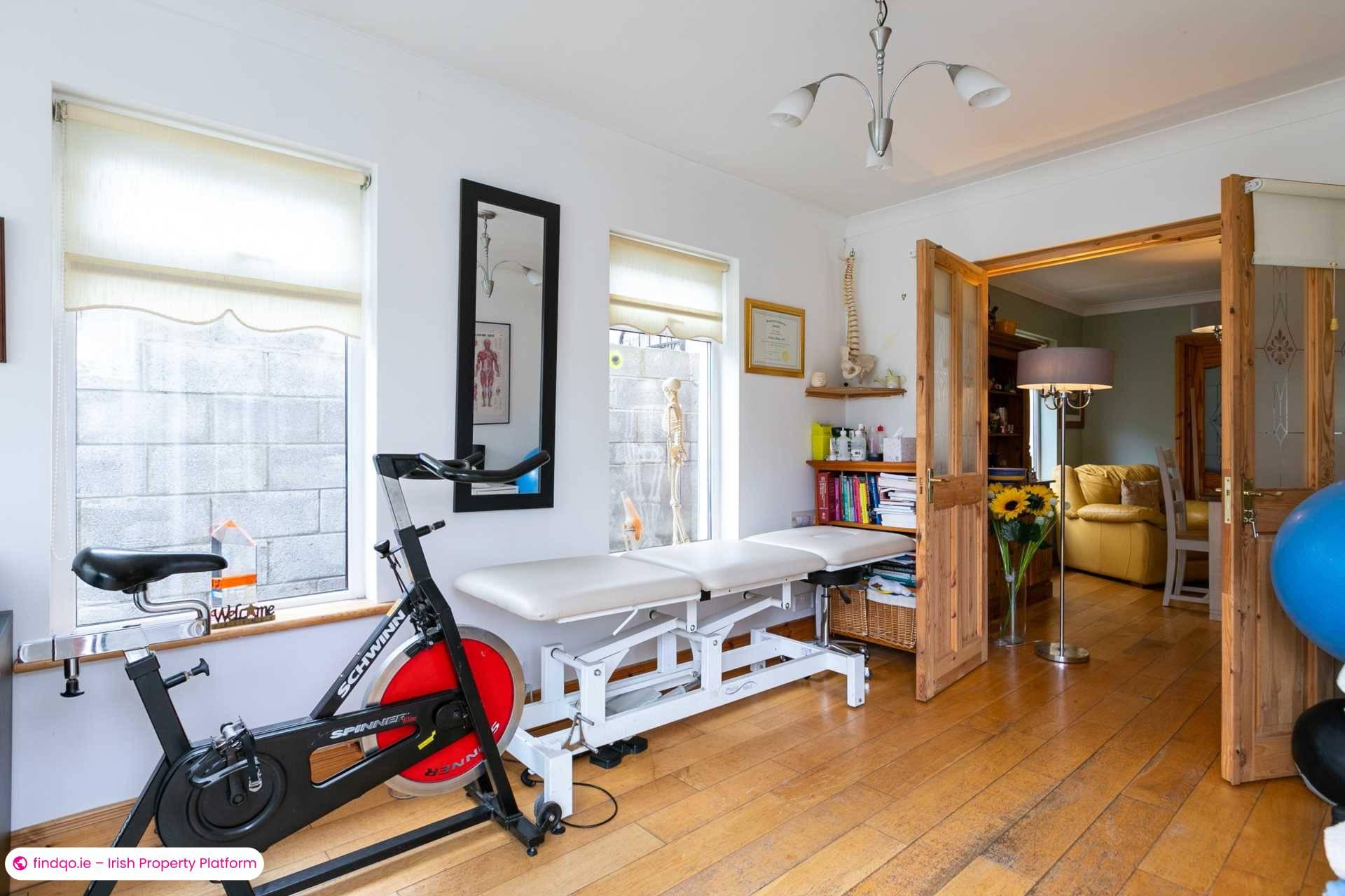 Semi-detached house for Sale in Dublin 18